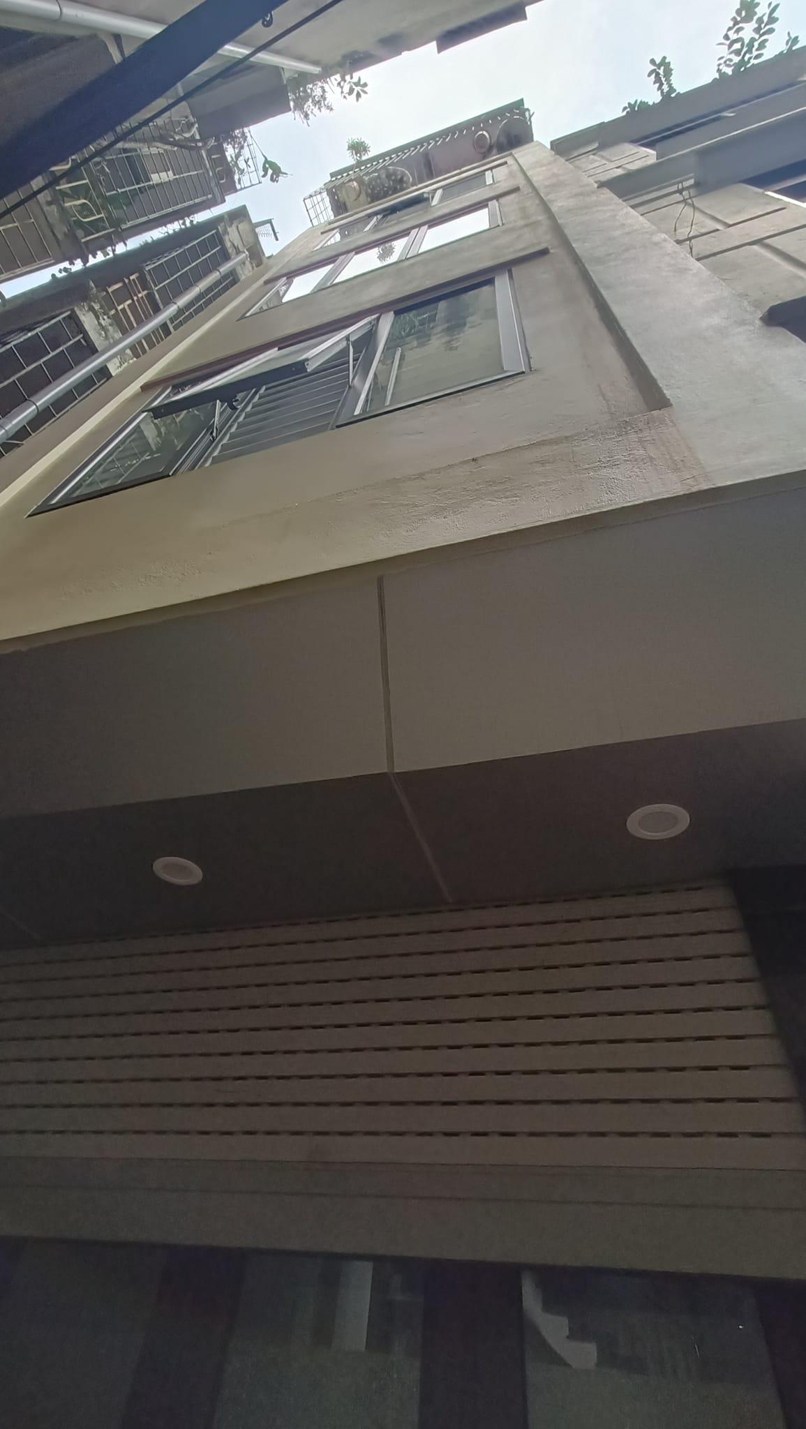 Cần Bán Nhà Ngõ 242 Đường Láng, DT: 40m*5 Tầng, MT: 3,4m