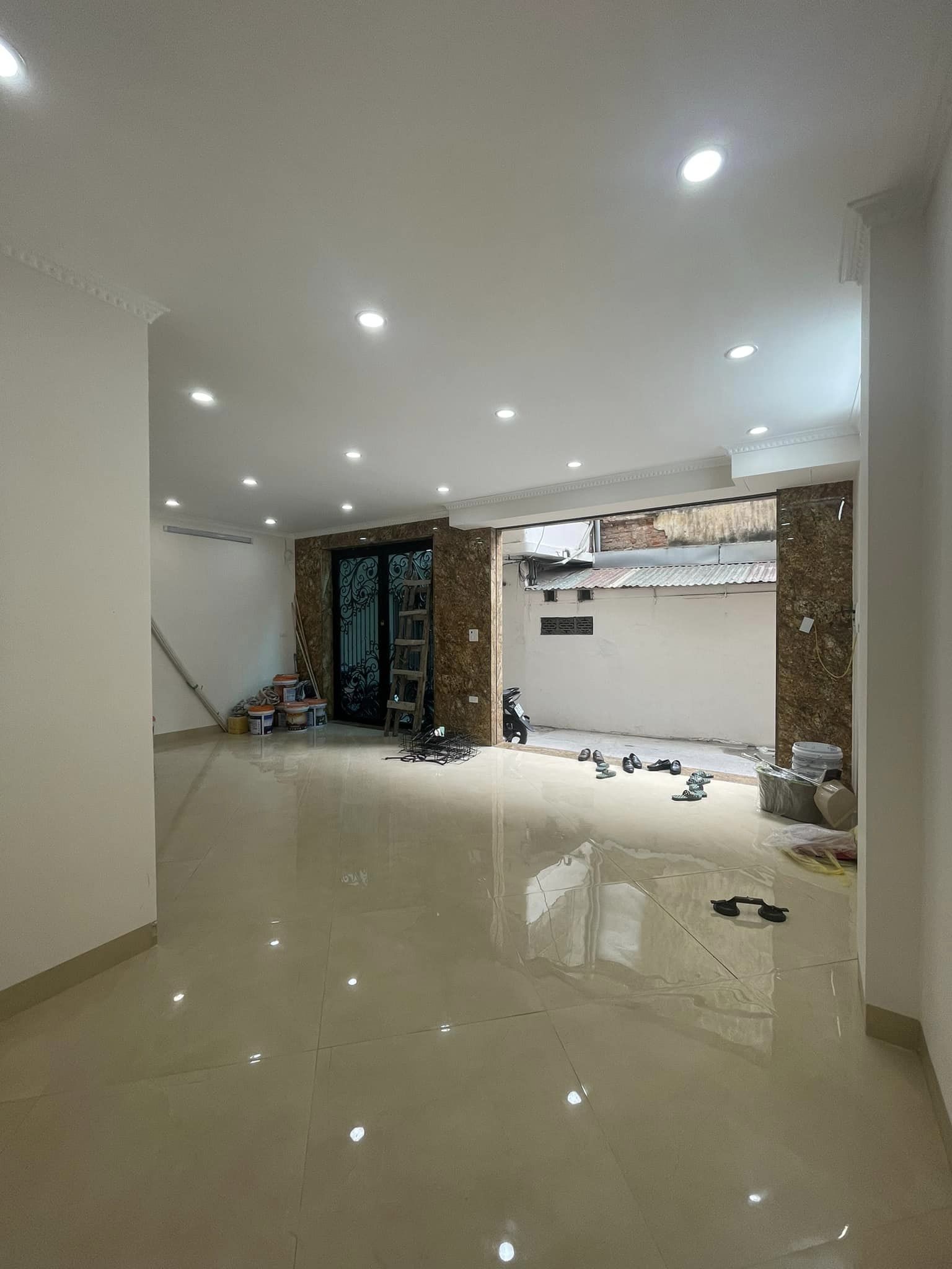 Bán Nhà 8 Tầng Thang Máy Phố Tôn Đức Thắng Đống Đa 50Tm - 8 T - MT 7.1 m - Giá 12.5 tỷ - Mặt Ngõ Thông Sát Phố - KD