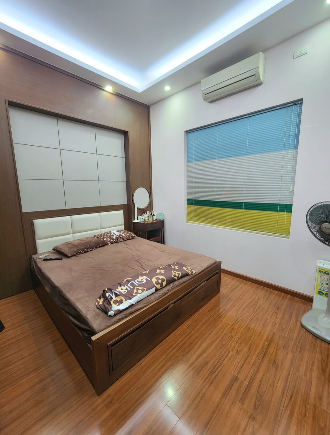 Siêu VIP Phân Lô, Nhà đẹp Trần Quốc Hoàn 45m2 x 6T,Gara ô tô, KD đỉnh 13 tỷ.