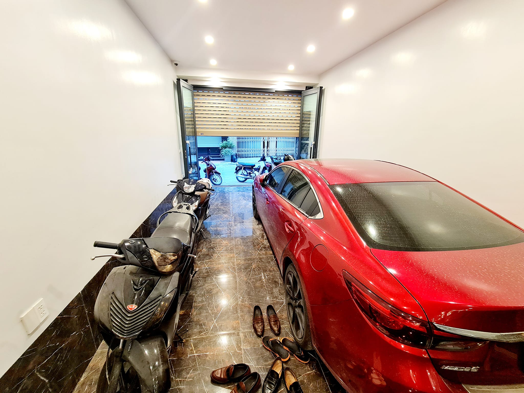 SIÊU PHẨM NHÀ GIÁP BÁT , HOANG MAI , HÀ NỘI 72M2 6 TẦNG MẶT PHỐ - LÔ GÓC - Ô TÔ - KINH DOANH GIÁ CỰC SỐC