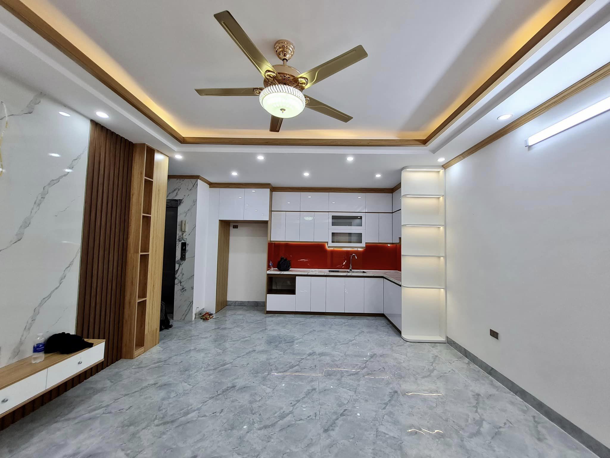 SIÊU PHẨM CHÙA BỘC - 6 TẦNG THANG MÁY - BA GÁC TRÁNH - NHÀ ĐẸP Ở LUÔN.