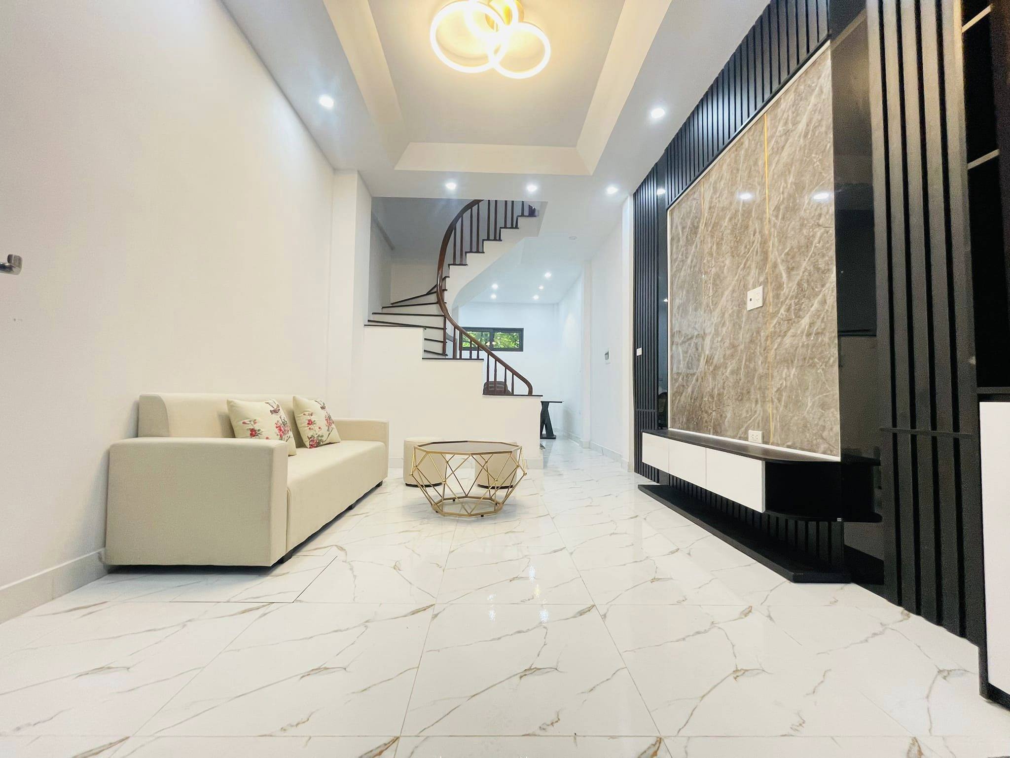 BÁN NHÀ PHỐ QUAN NHÂN 40M2 XÂY 4 TẦNG, MT 4M, Ô TÔ ĐỖ CỔNG, NỘI THẤT ĐẦY ĐỦ - VỀ Ở NGAY