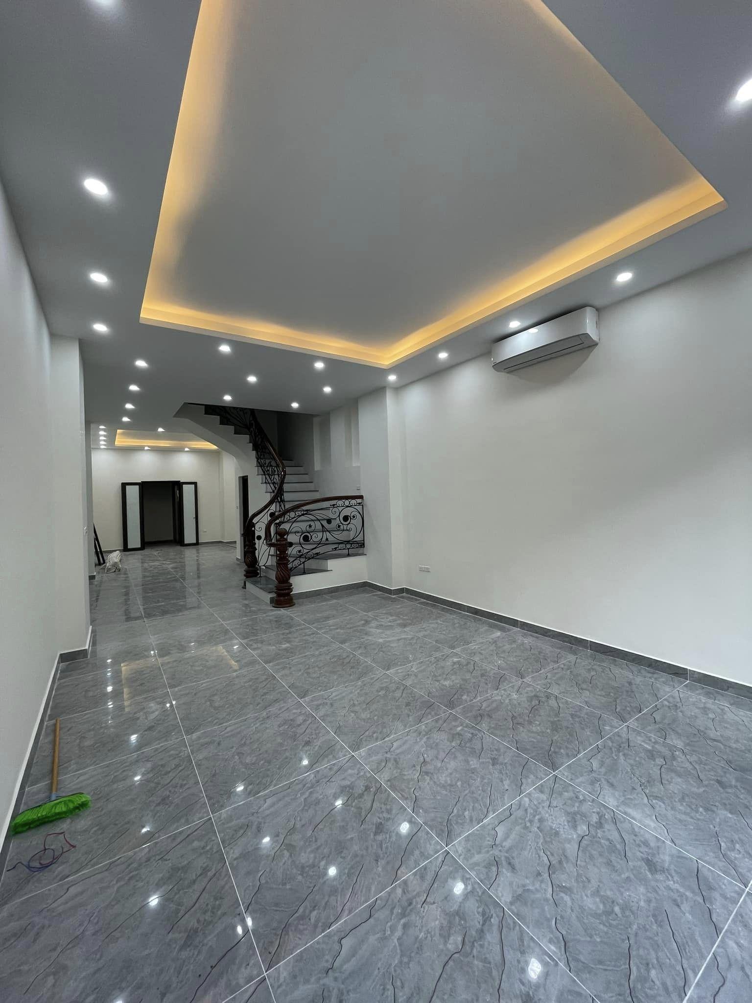 Mặt Phố Hoàng Ngân Cầu Giấy, Phố Lớn Vỉa Hè Kinh Doanh, 87m Mt 4.6m 39Tỷ