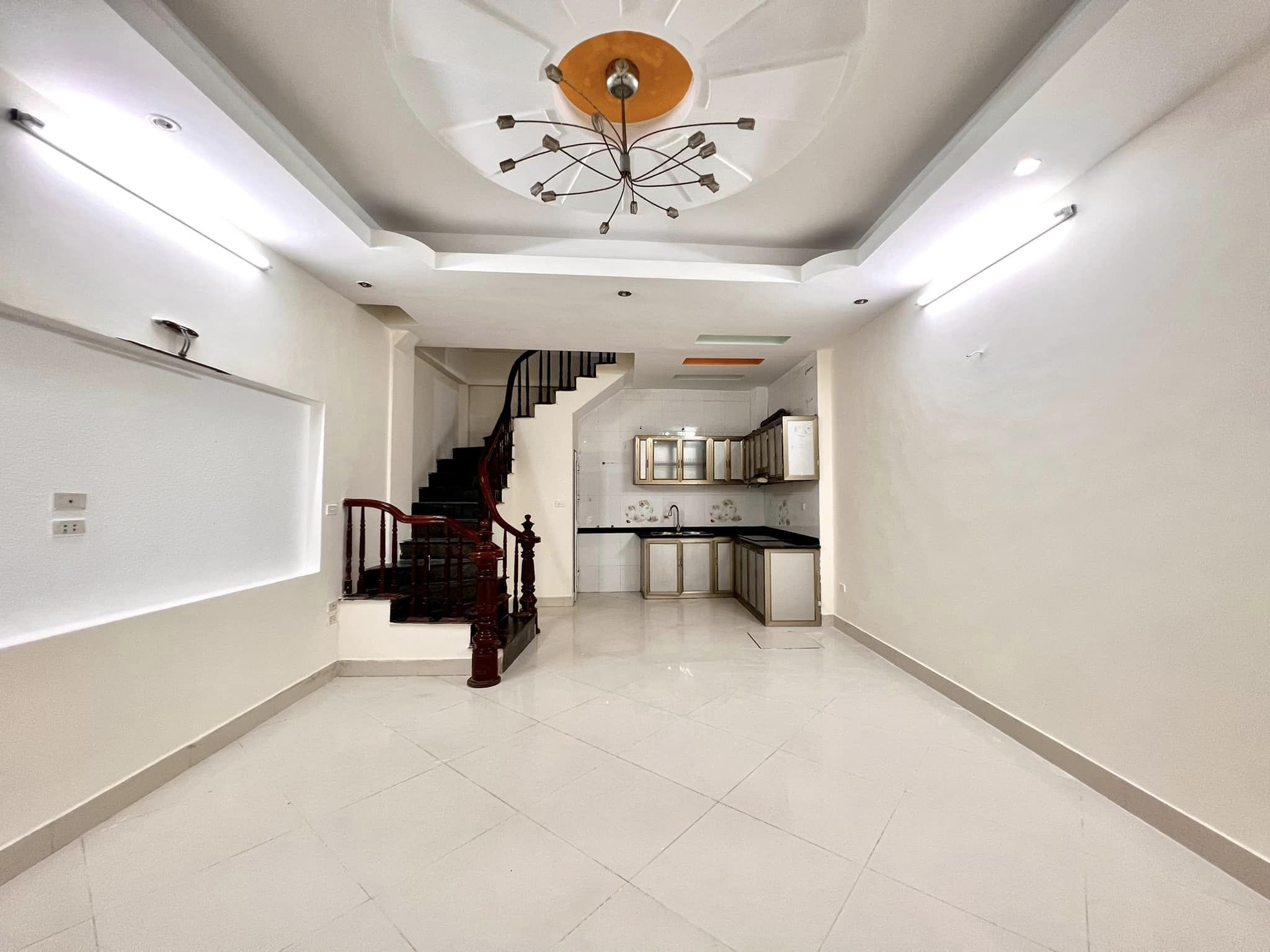 Bán Nhà Riêng Phố Nguyễn Phúc Lai Đống Đa 38m - 5 T - MT4.8m Giá 5.2 tỷ Cách Phố 10m , kinh Doanh online