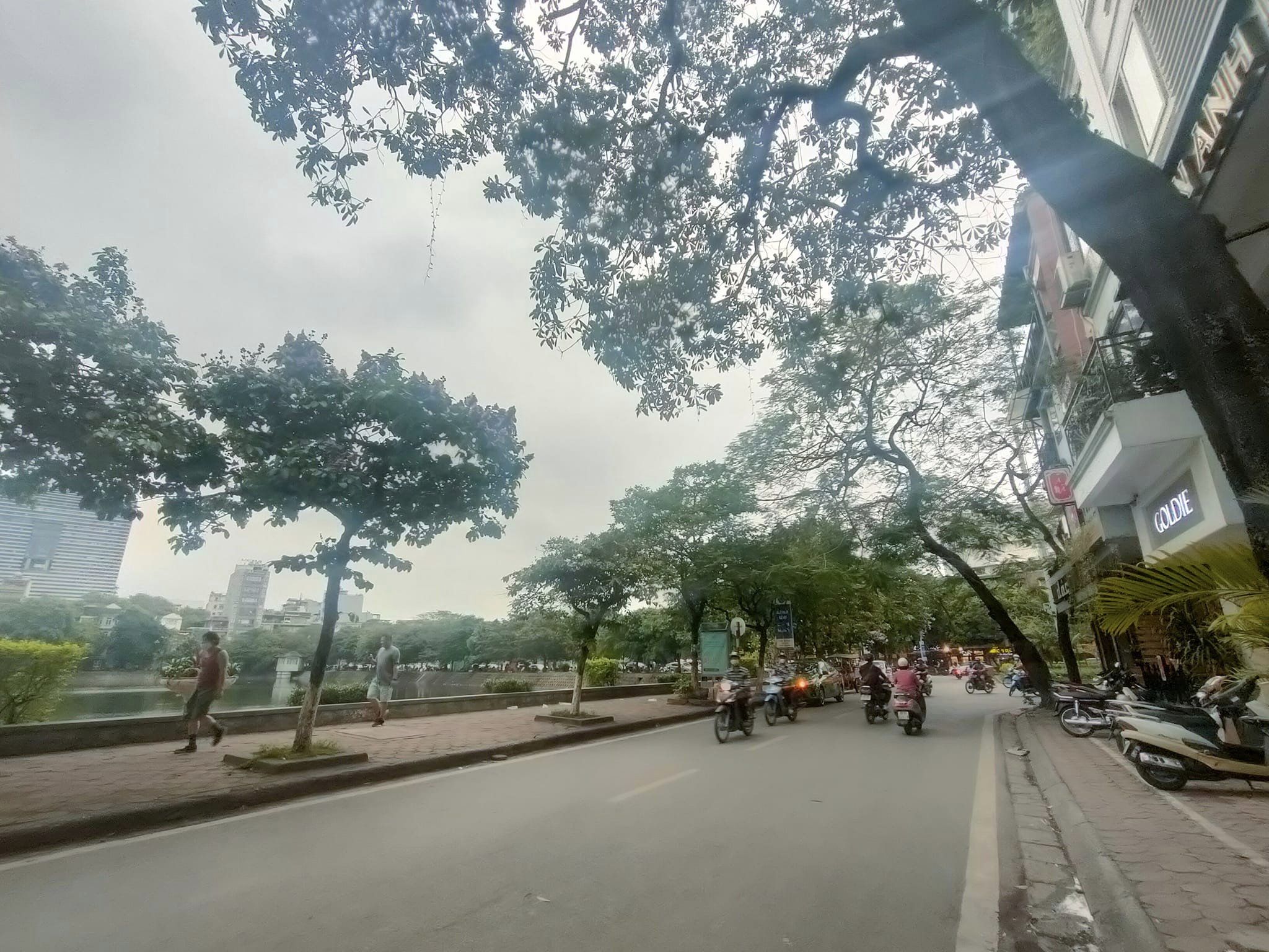 Bán Nhà Mặt Hồ Đắc Di Mặt Tiền 5.3M 70M2 4 Tầng 25 Tỷ– 2 Mặt tiền trước sau 2 Thoáng