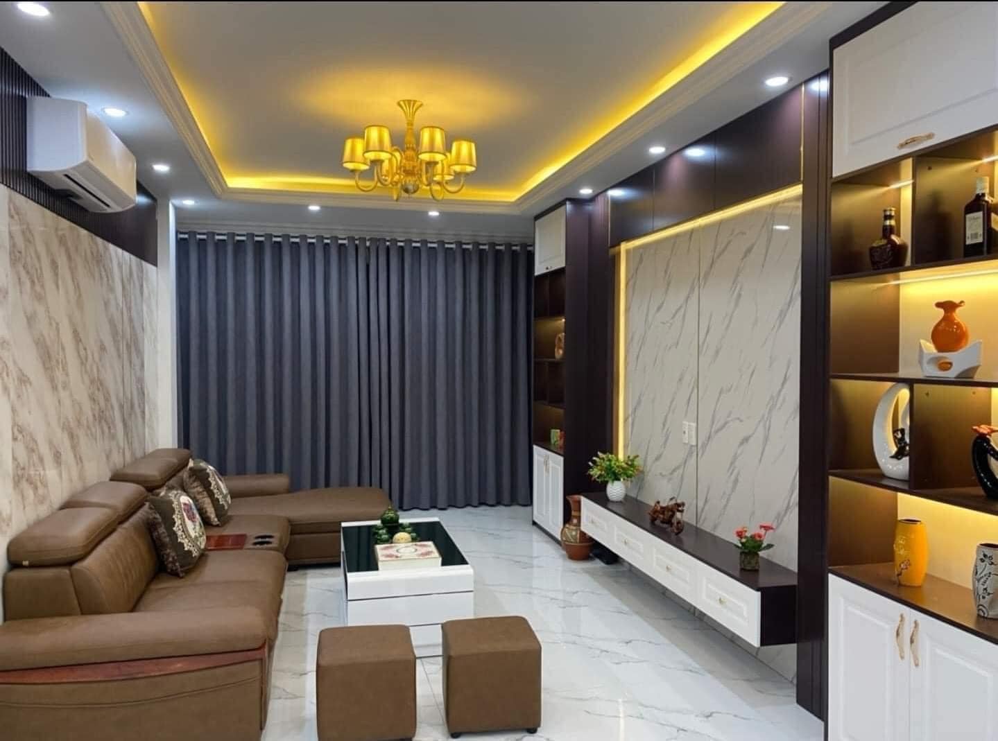 Đẹp!!!! Phố Chùa Hà, Cầu Giấy. 20m ra Oto tránh. DT 33m x 5 Tầng x Giá 4.5 tỷ