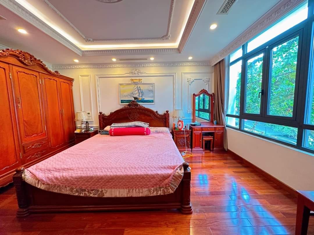 Villa Hoàng Hoa Thám 86m2 1 hầm 4 tầng MT5m, chỉ 31 tỷ. LH Khánh Trần