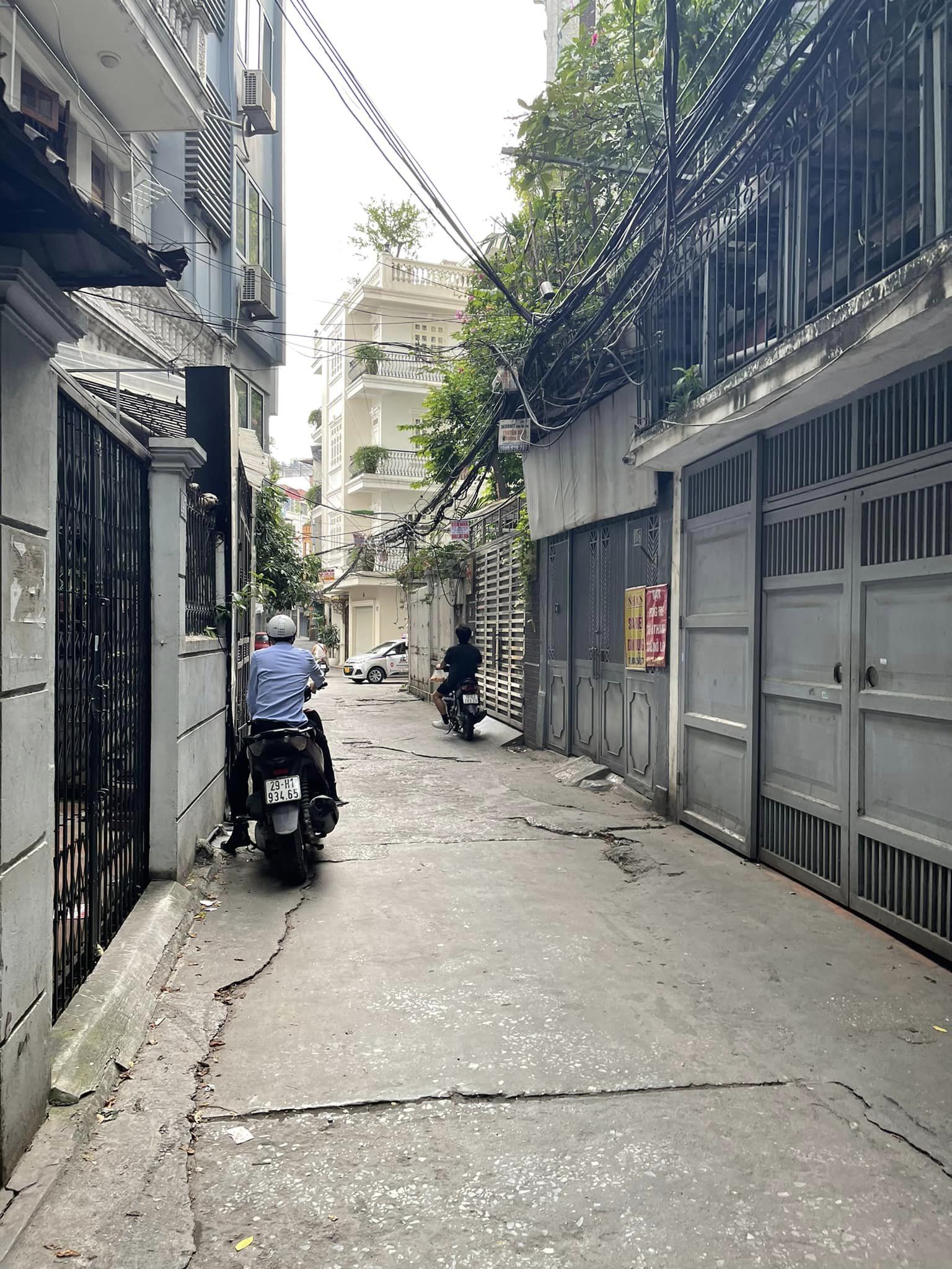 BÁN NHÀ QUAN THỔ 1!! – 41M2 x 4 Tầng x Mặt tiền 4.2m – OTO ĐỖ GẦN – GẦN PHỐ- NGÕ THÔNG – KINH DOANH