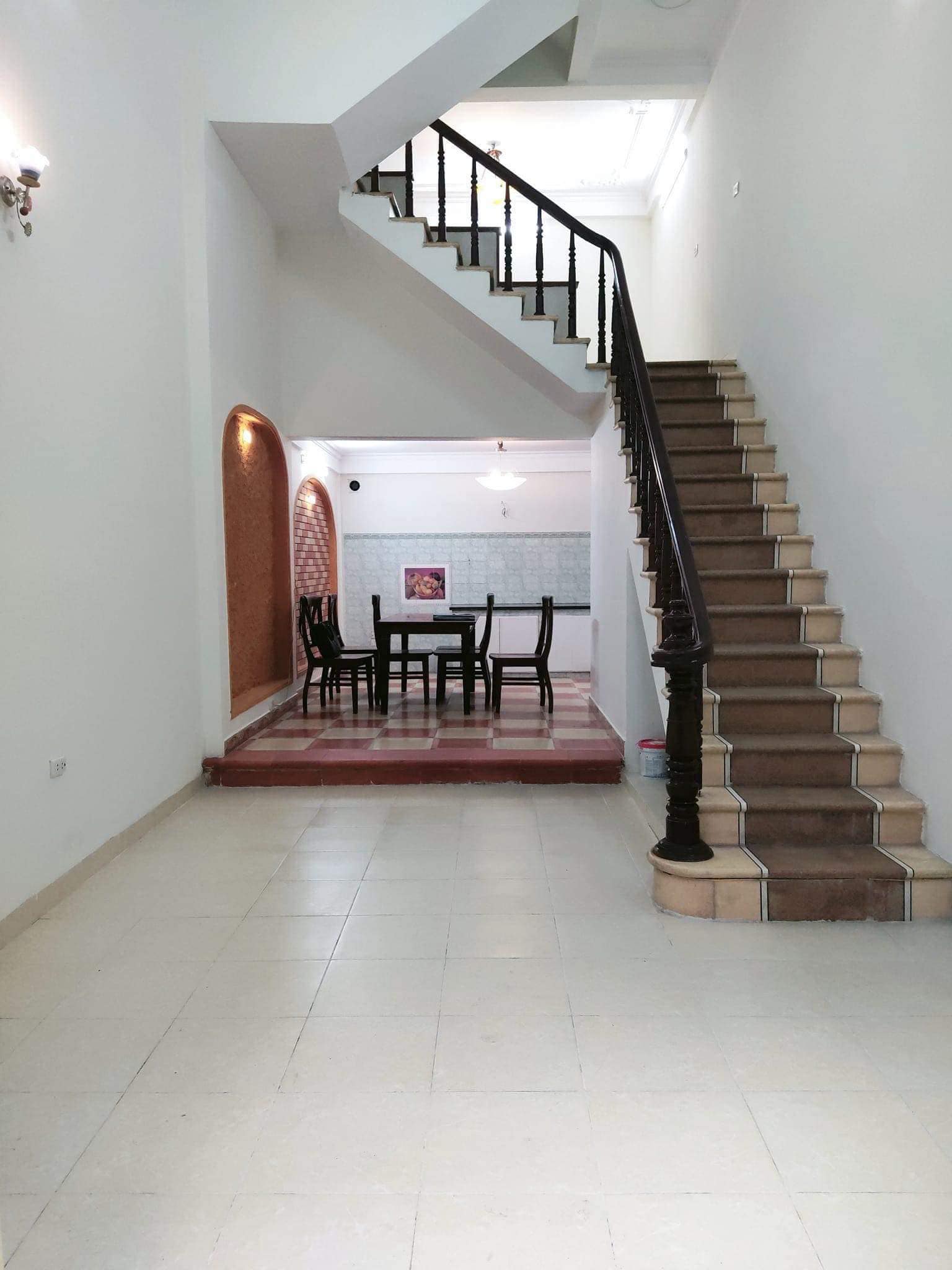 BÁN NHÀ TÔN ĐỨC THẮNG ĐỐNG ĐA, NGÕ THÔNG HÀO NAM, GẦN TRƯỜNG CHỢ, 15M RA ĐƯỜNG Ô TÔ.