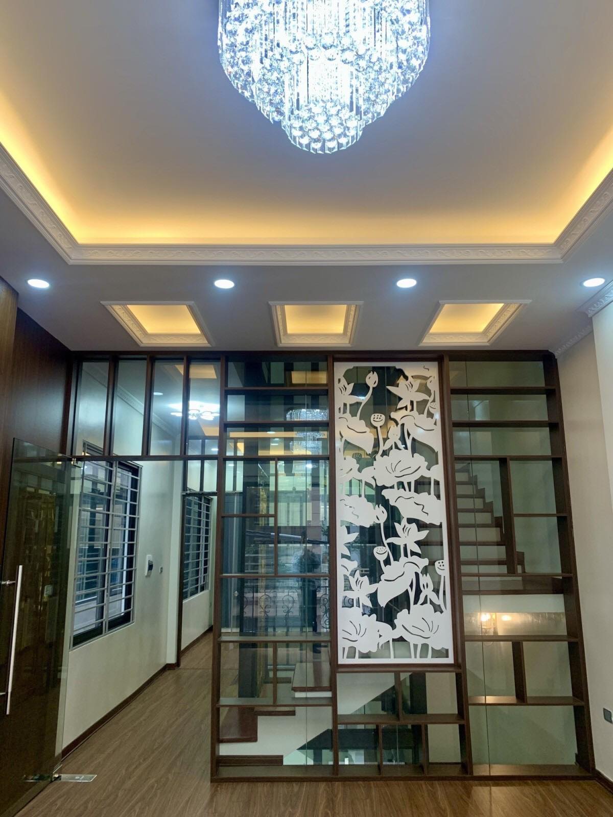 Bán nhà NG V Cừ,Long Biên, 5T - 85m oto ,KD nhỉnh 10ty