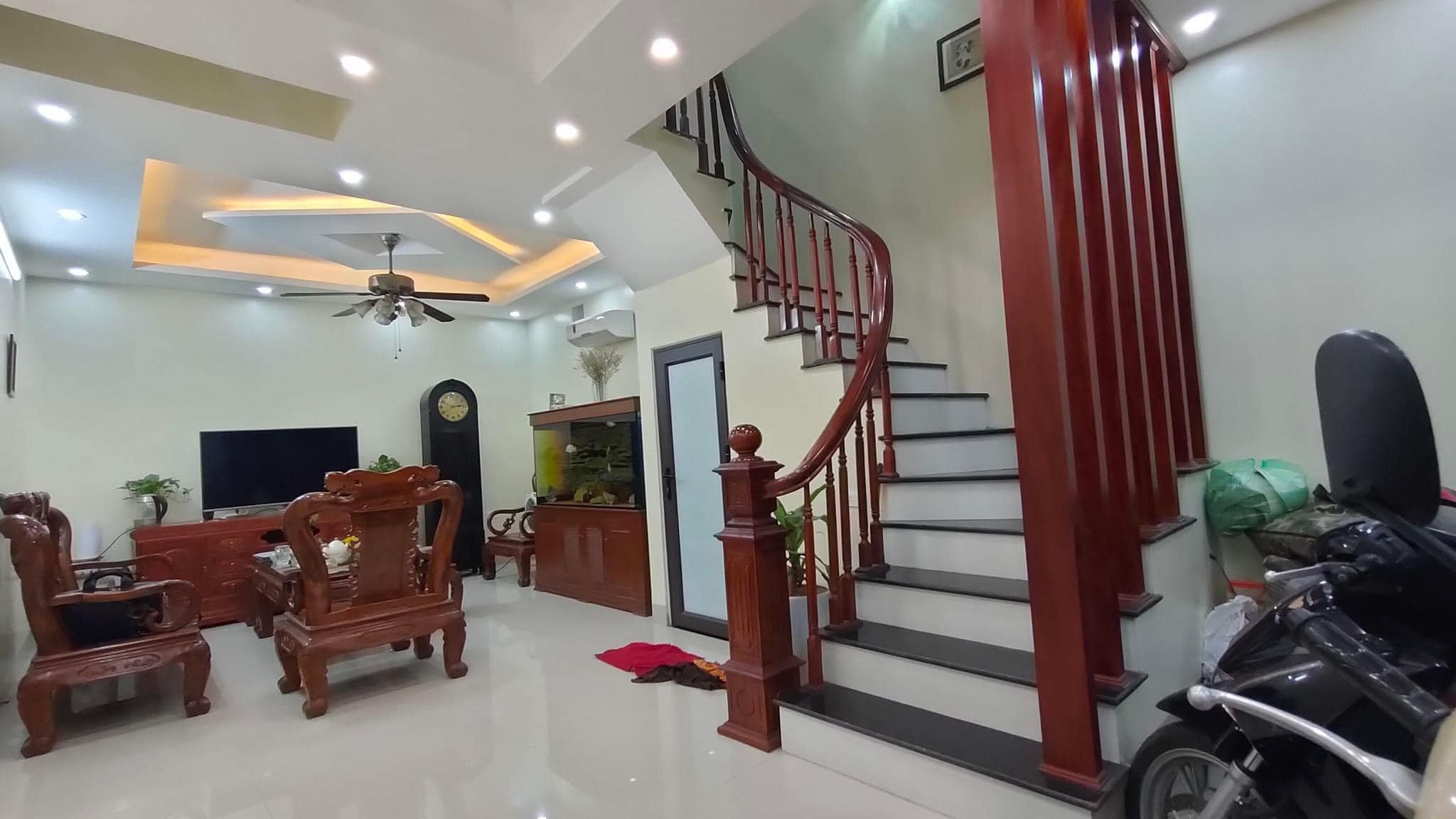 Bán Nhà Đê La Thành - 38m2 - 5 Tầng - Mtien 4.2m - 5.65 Tỷ- Nhà Mới - Nở Hậu