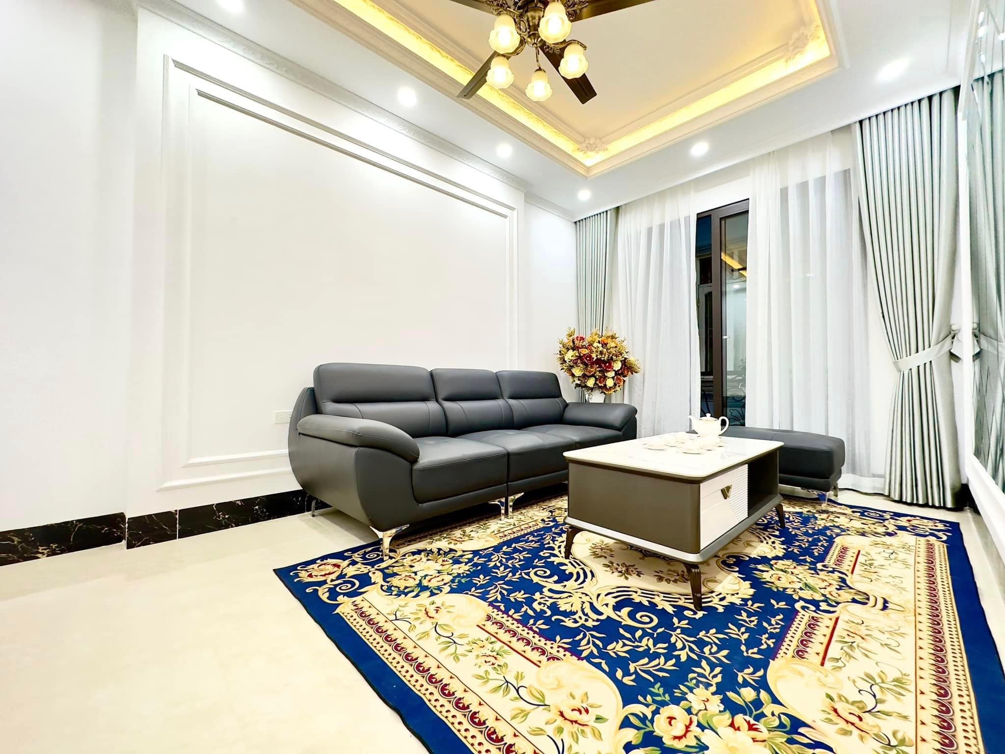 Nhà Hót! Ngõ Quỳnh,Hai Bà Trưng 45m2 x4Tầng,full Nội Thất,sát phố, giá 5.25 tỷ