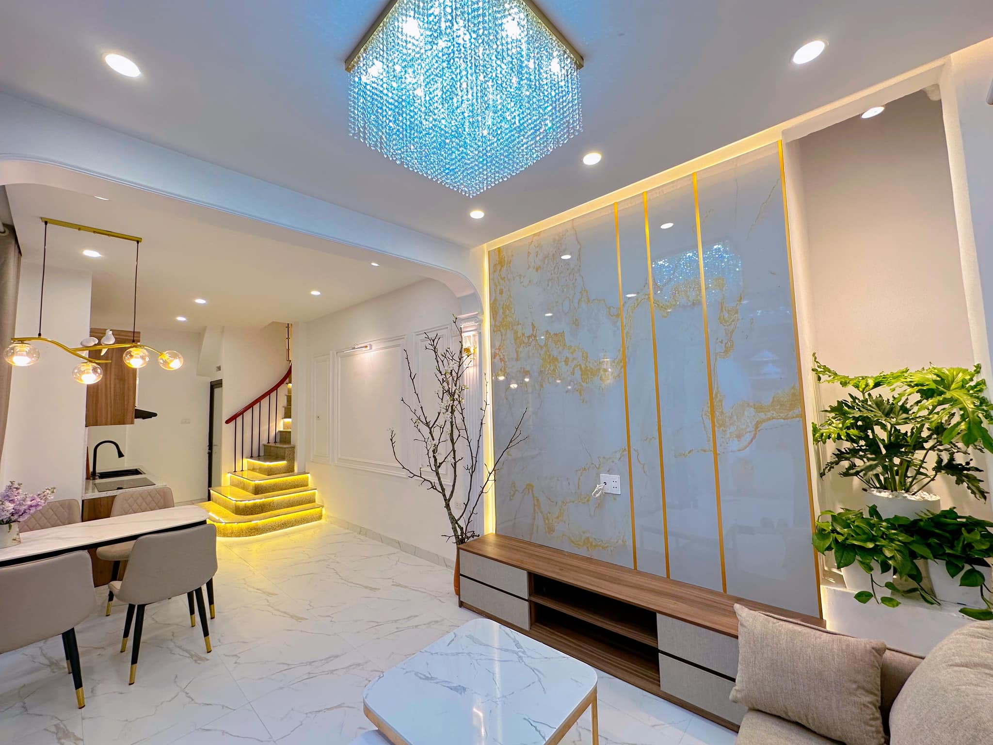 Nhà mặt phố Tô Hiến Thành Đà Nẵng. Diện tích 77m, 4 tầng. Giá 8.2 tỷ.