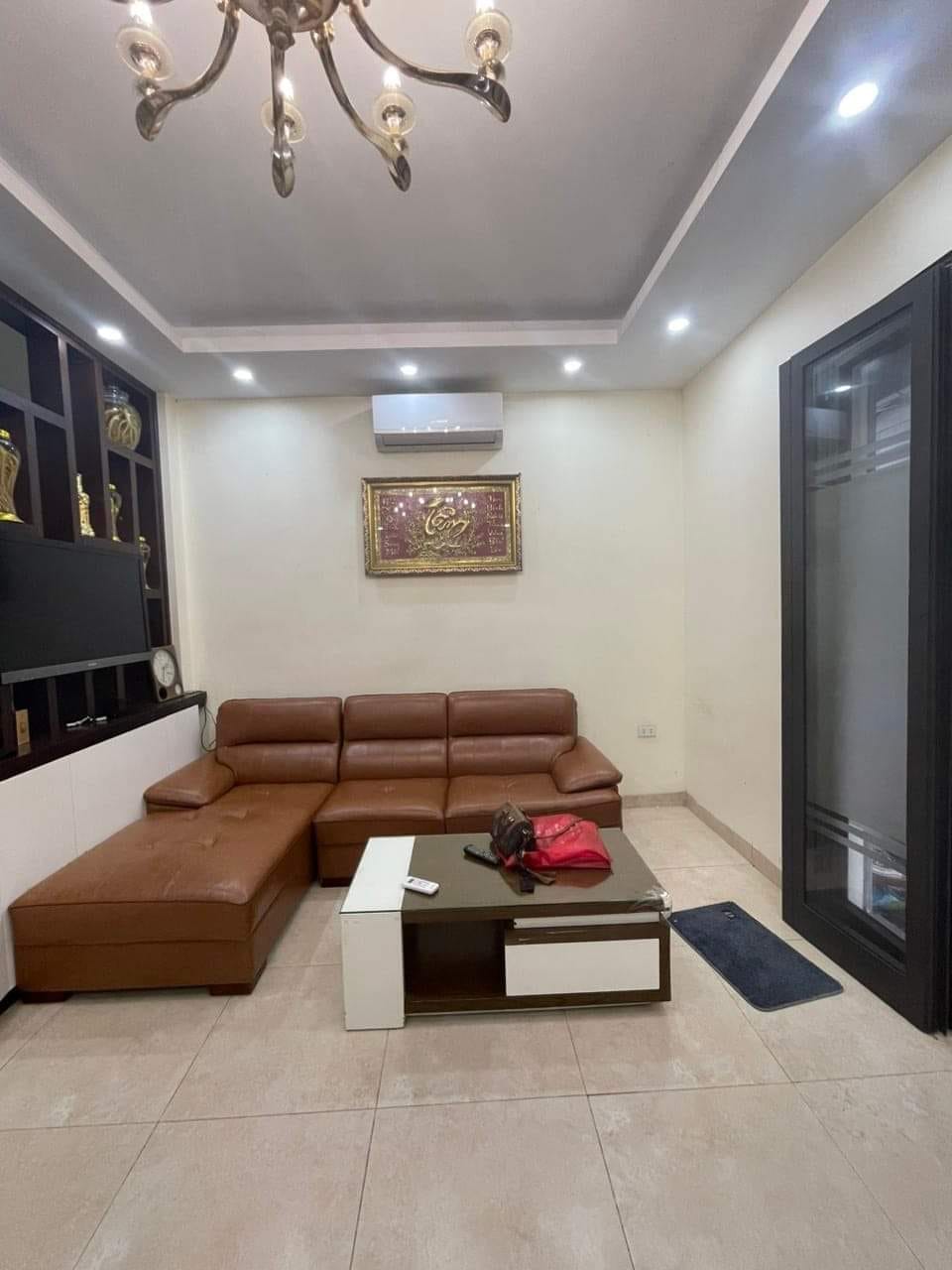 Bán căn nhà 32m2 phố Yên Hoa, Tây Hồ Dân xây 3 phòng ngủ 2 Ô tô tránh 10m 3.4 Tỷ