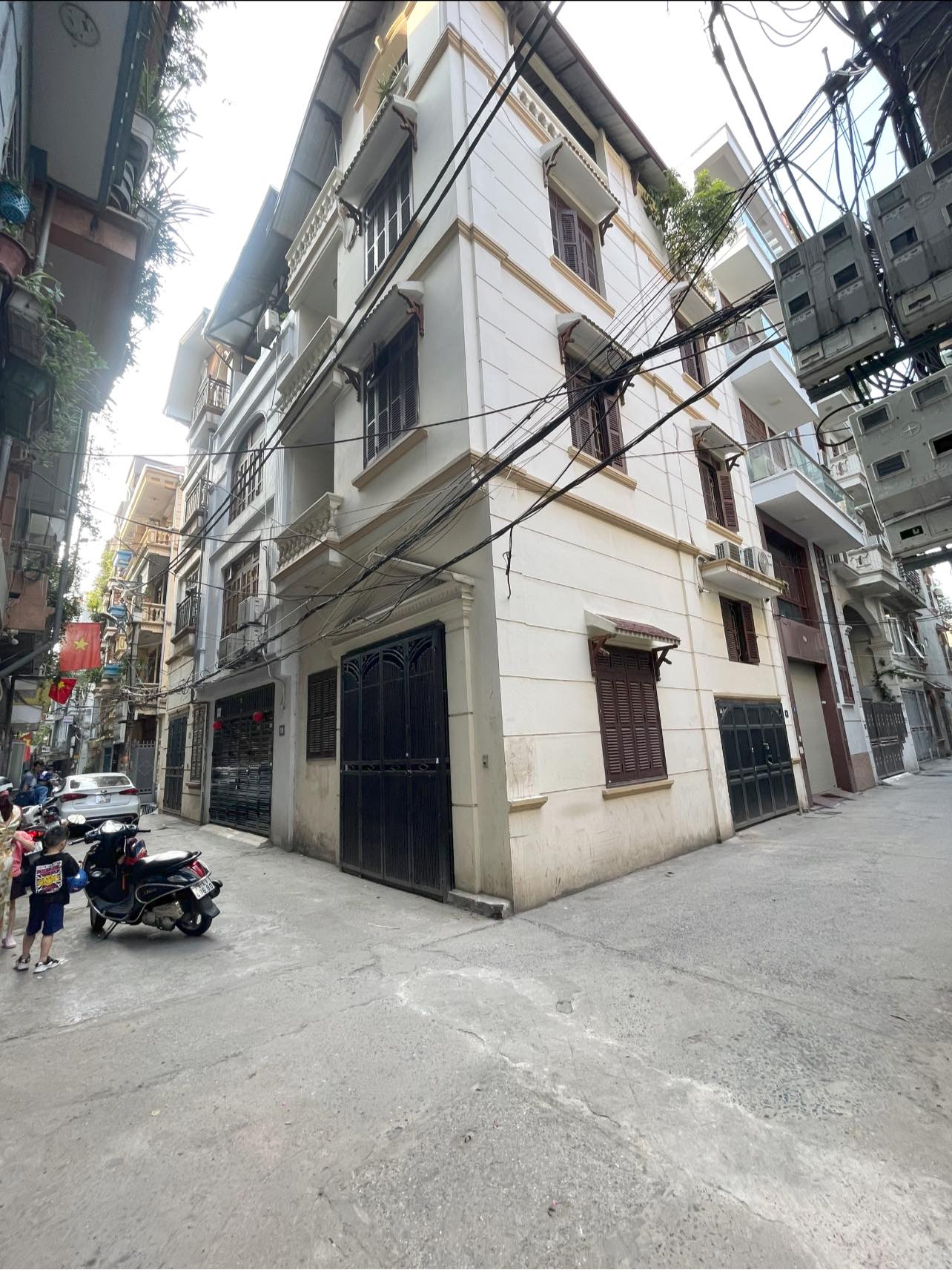 Bán Nhà Phân Lô Mặt Tiền Hoa Hậu Quận Cầu Giấy Gara Ô Tô Kinh Doanh DT 50 m - 4 T - MT 5.5 m - Giá 12.5 tỷ