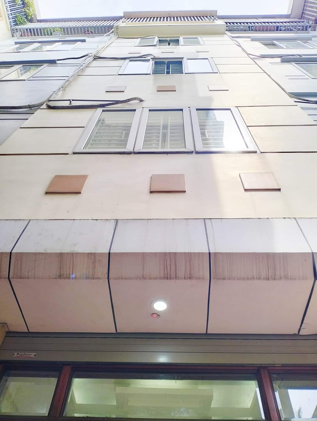 Bán Nhà Riêng Tại Quận Cầu Giấy DT 37m - 5 T Giá 4.5 tỷ Nhỏ Tiền Sát Ô Tô , Gần Phố Dân Chí Cao An Ninh Tốt Cực Hiếm