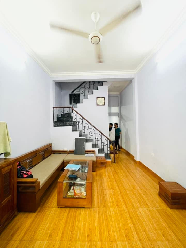 Trung tâm Quận - Ô tô đỗ cửa - Full nội thất - 1 nhà ra phố