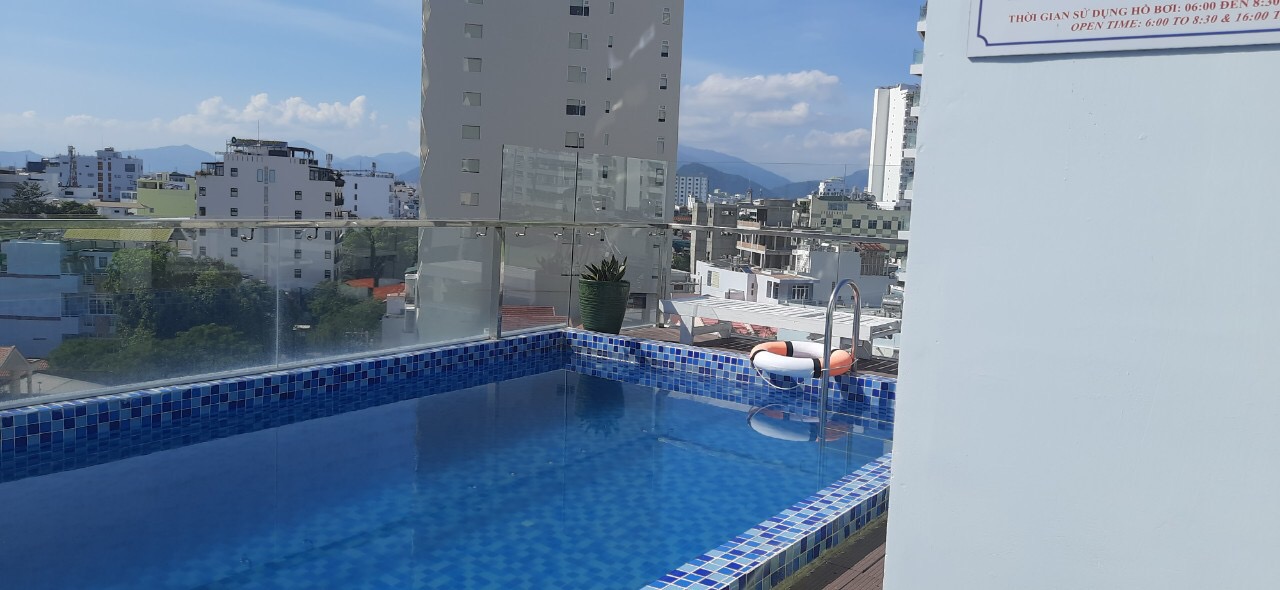 Bán khách sạn 3 sao khu phố Tây 179m2 40 phòng giá 42 tỉ