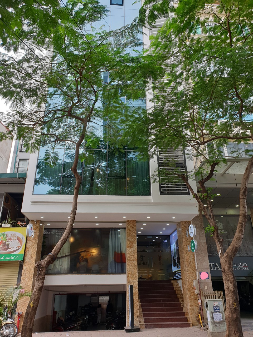 BÁN TÒA VĂN PHÒNG PHỐ NGUYỄN PHONG SẮC, DT 100m2 x MT 6.2m, 7 TẦNG THANG MÁY, 23 TỶ