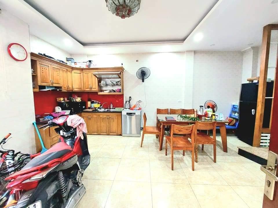 Bán nhà Vũ Tông Phan loanh quanh 7 tỷ 32m2, 6T lô góc ô tô đỗ cửa, kinh doanh đỉnh, full đồ