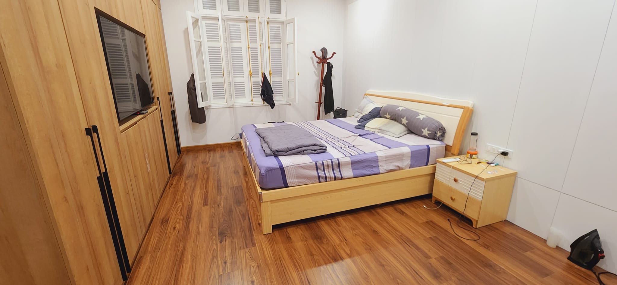 Bán Biệt Thự Trung Hoà, Vị Trí Lô Góc một Mặt Phố, Một Mặt Ngõ 280m2 x 30m MT 5 Tầng 90 tỷ