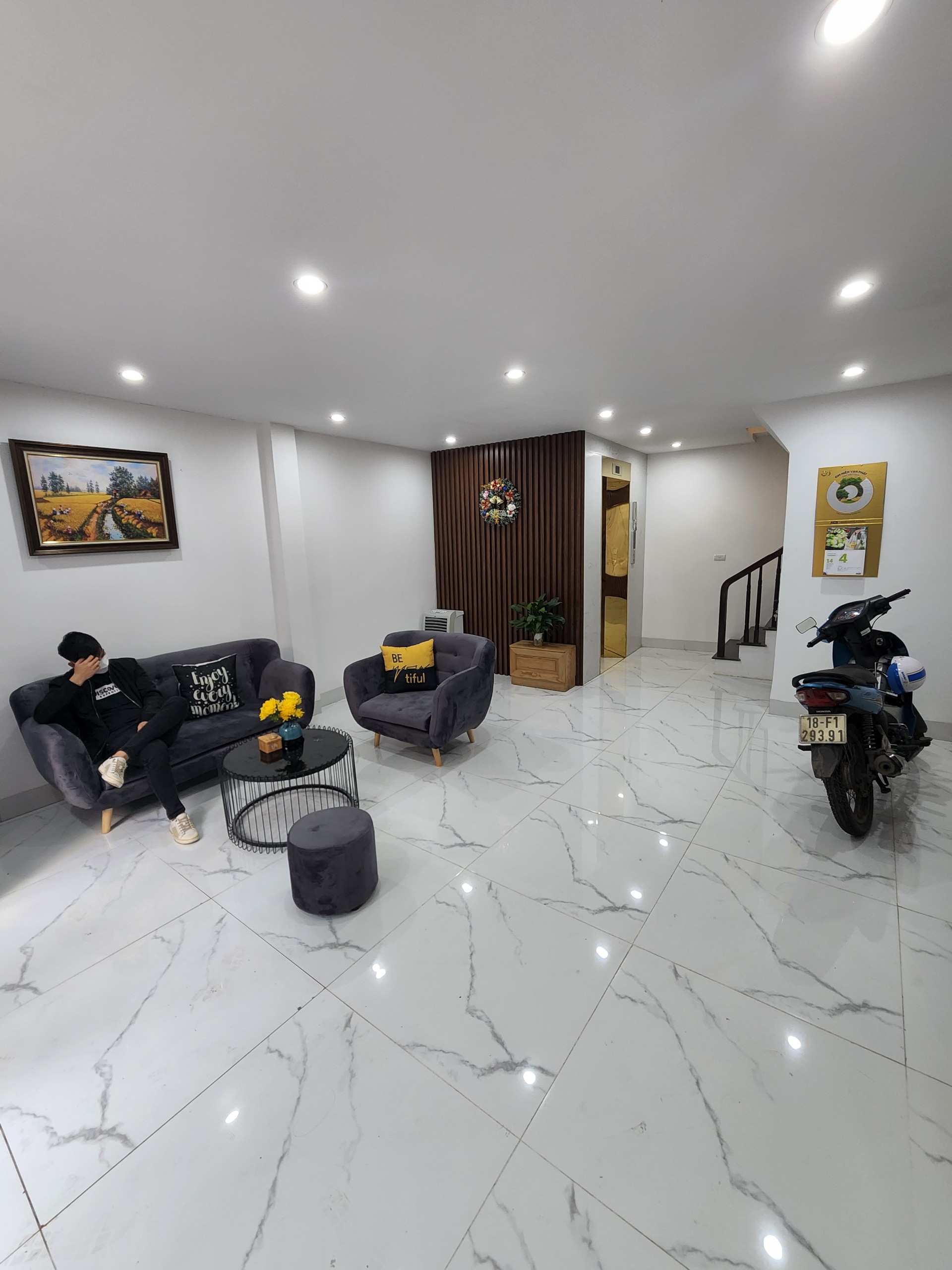 Bán nhà Minh Khai: 44m x6T, thang máy , ô tô, gần phố --7,7 tỷ