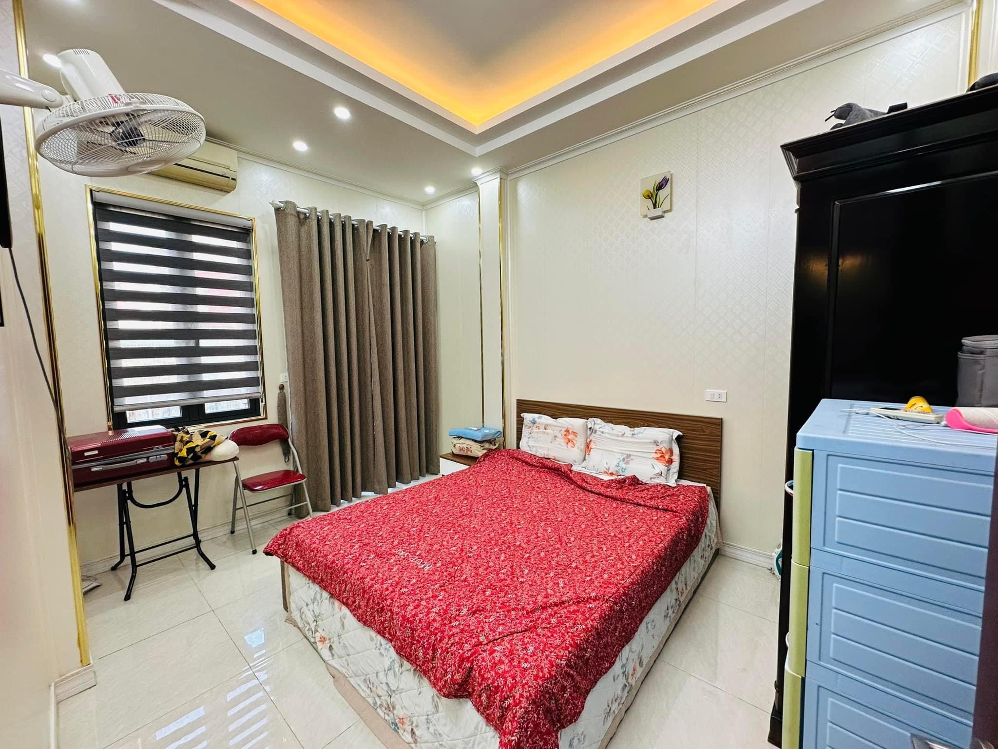 Siêu phẩm Ba Đình- 6 tầng- sổ phân lô- oto tránh- vỉa hè rộng- kinh doanh đỉnh