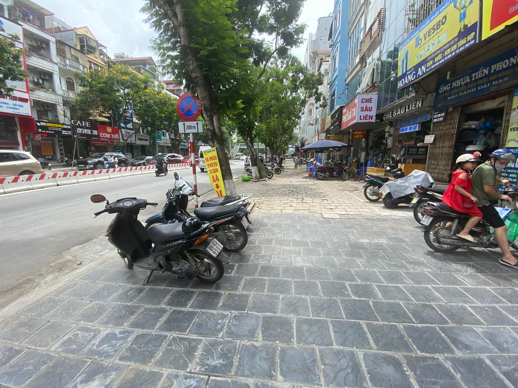 Mặt Phố Trần Quốc Hoàn - Lô Góc - Kinh Doanh - 60m2 , Mt 7,5m - Chủ Bán Gấp