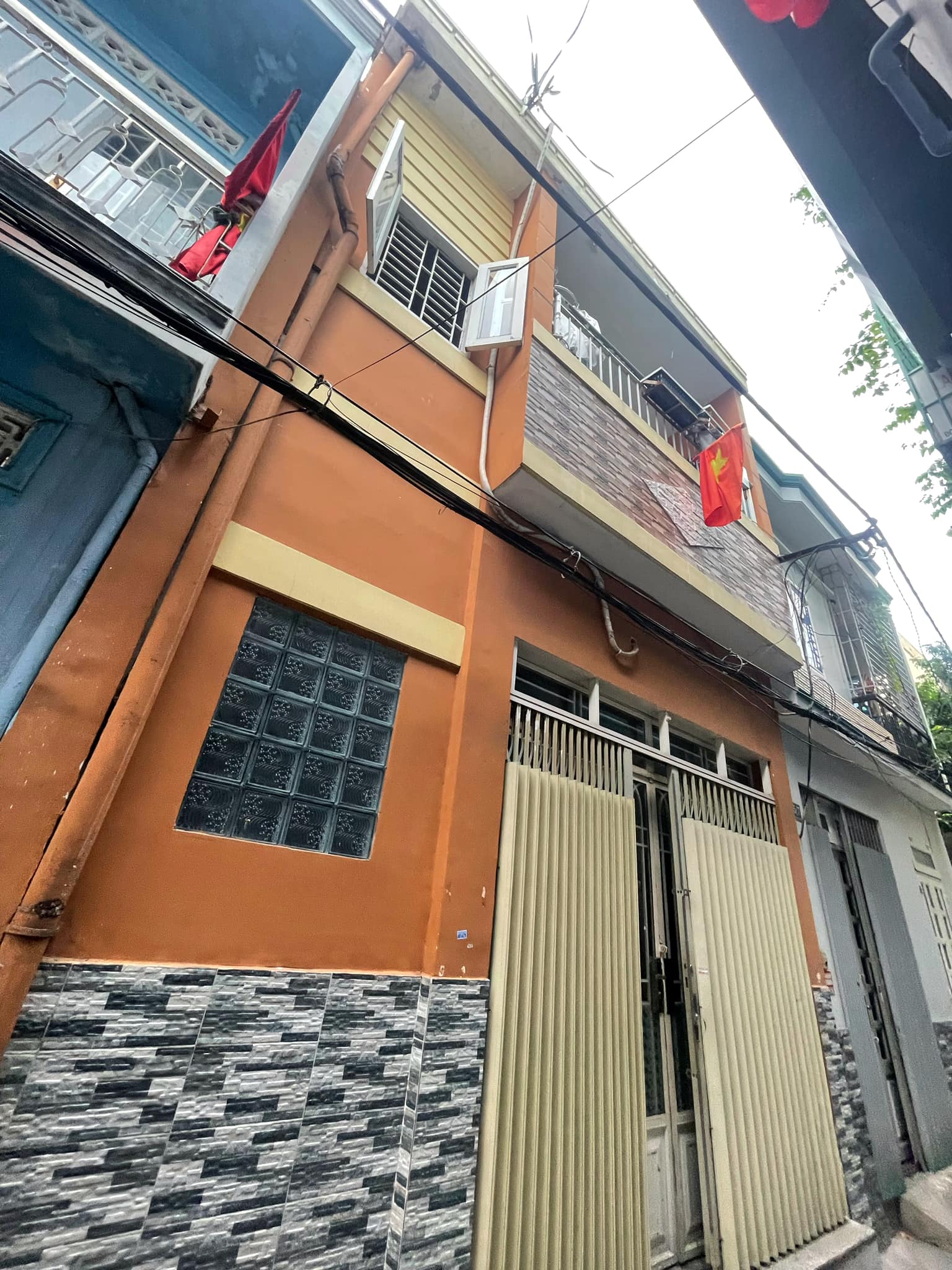 GIẢM MẠNH GIÁ CHỈ CÒN 4.6 TỶ - 35M2 - SÁT QUẬN 1- HẺM THÔNG