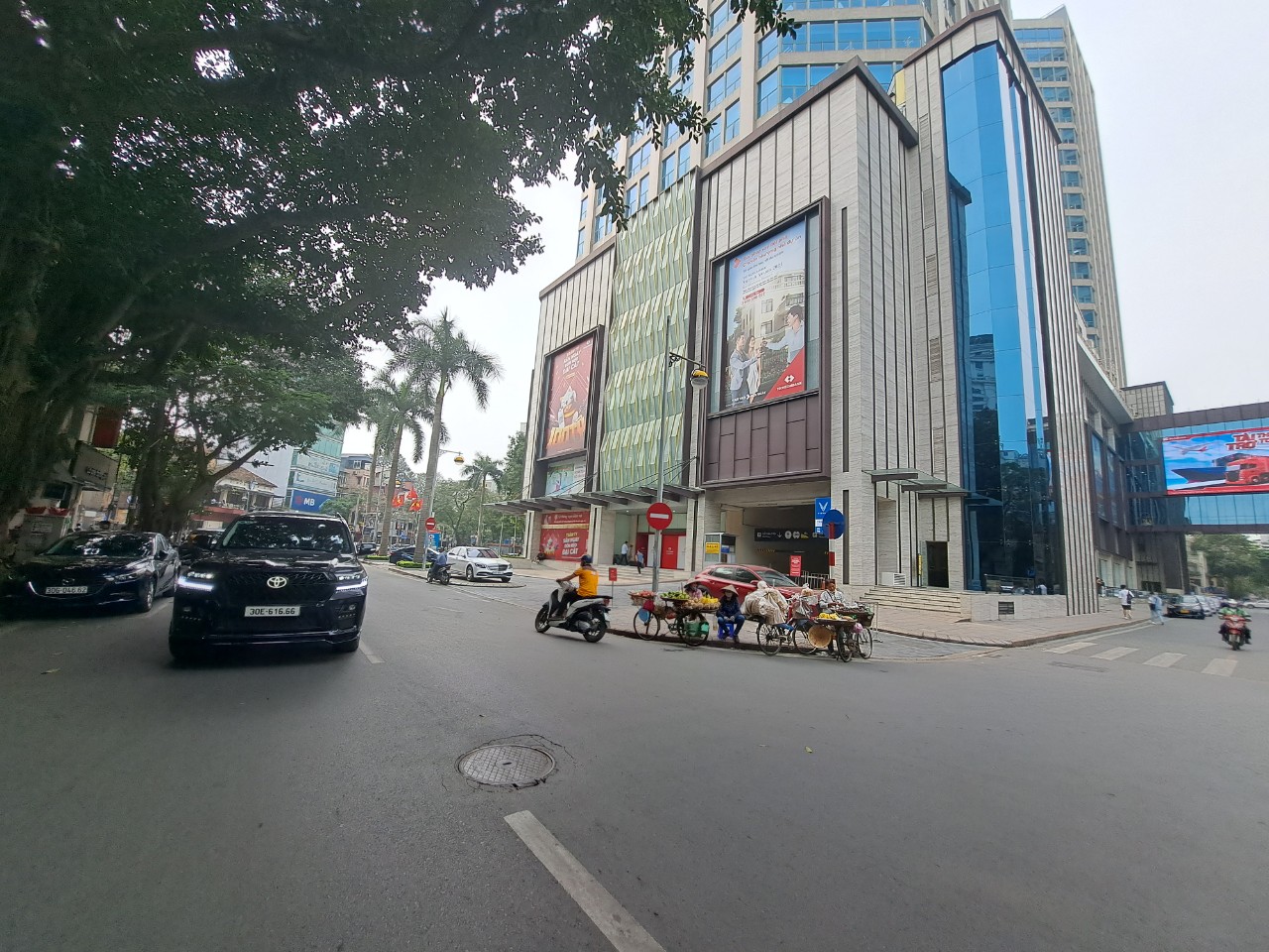 600m2