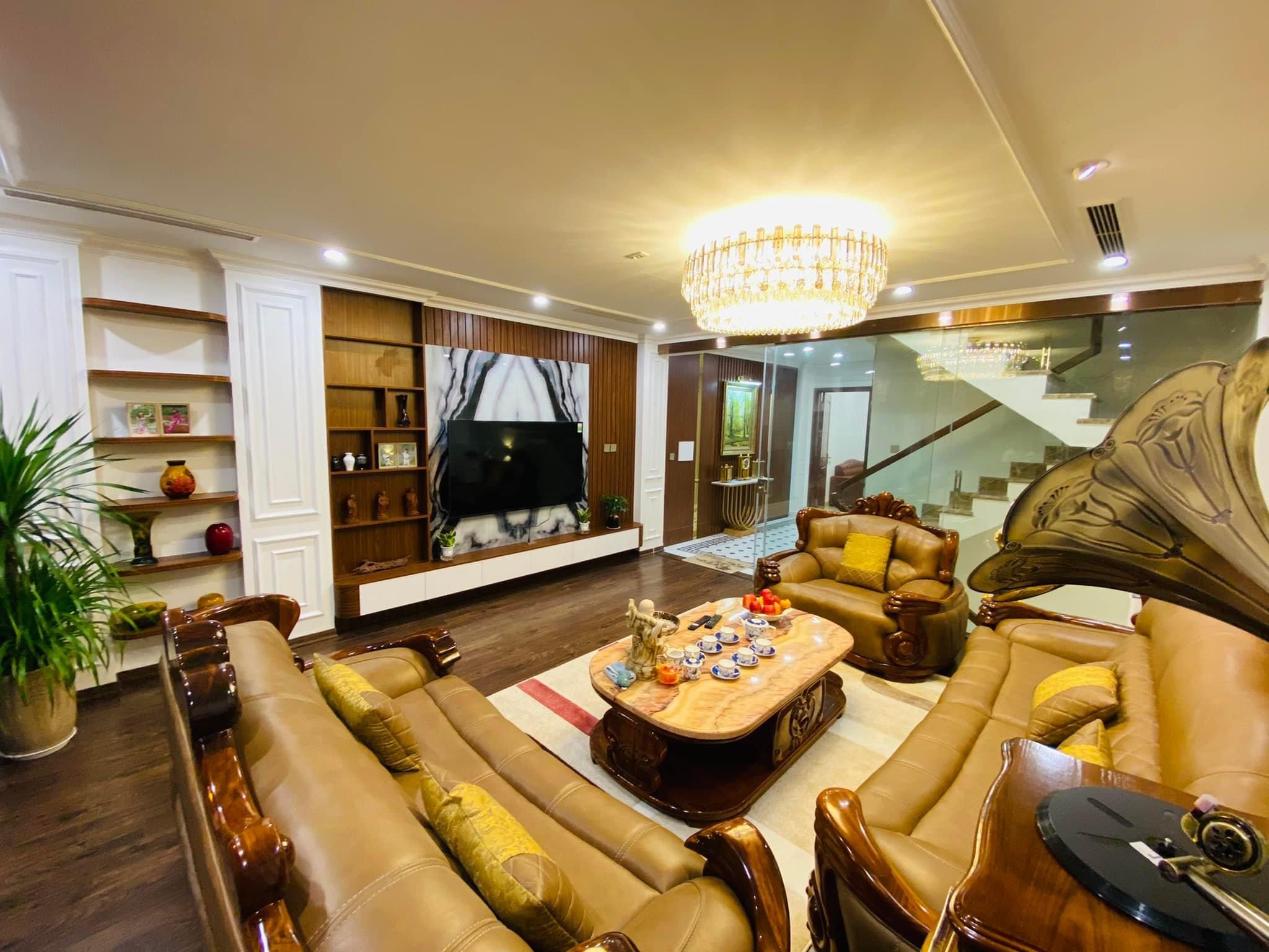 SIÊU HIẾM TRẦN ĐĂNG NINH - GIỮA LÒNG CẦU GIẤY - 10M RA PHỐ - THÔNG TỨ PHÍA - Ô TÔ - LÔ GÓC - 48M2 x 5T x MT: 4.5M - CHỈ 8 TỶ