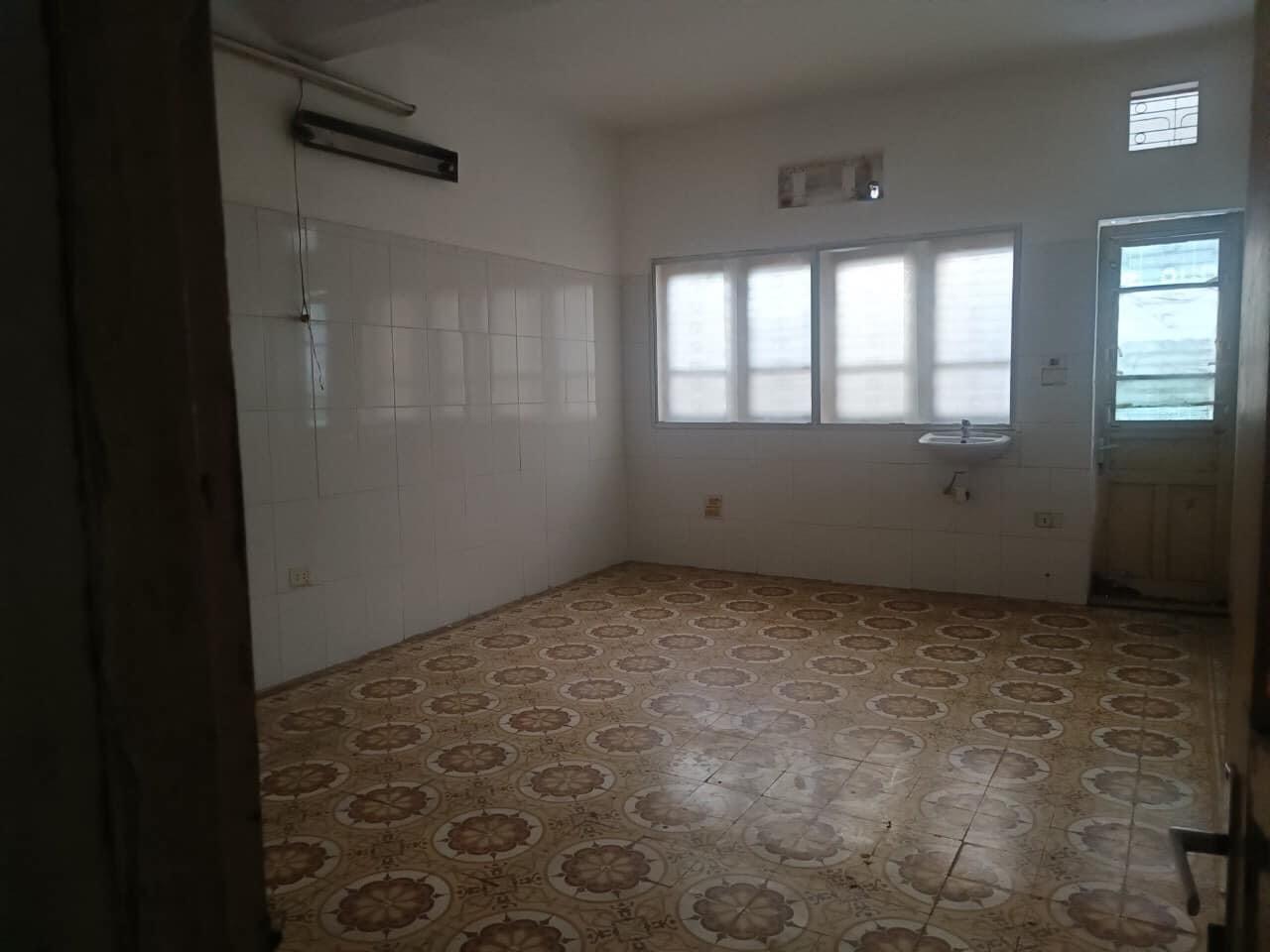 Bán nhà Bạch Mai, mặt phố, lô góc, đường 2 chiều, kinh doanh cực đỉnh