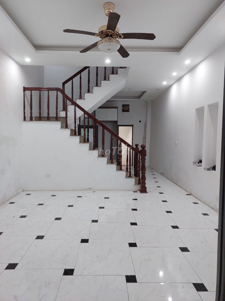 Chính chủ cần bán nhà 42,4 m2 x 3 tầng tại ngõ 203 Kim Ngưu