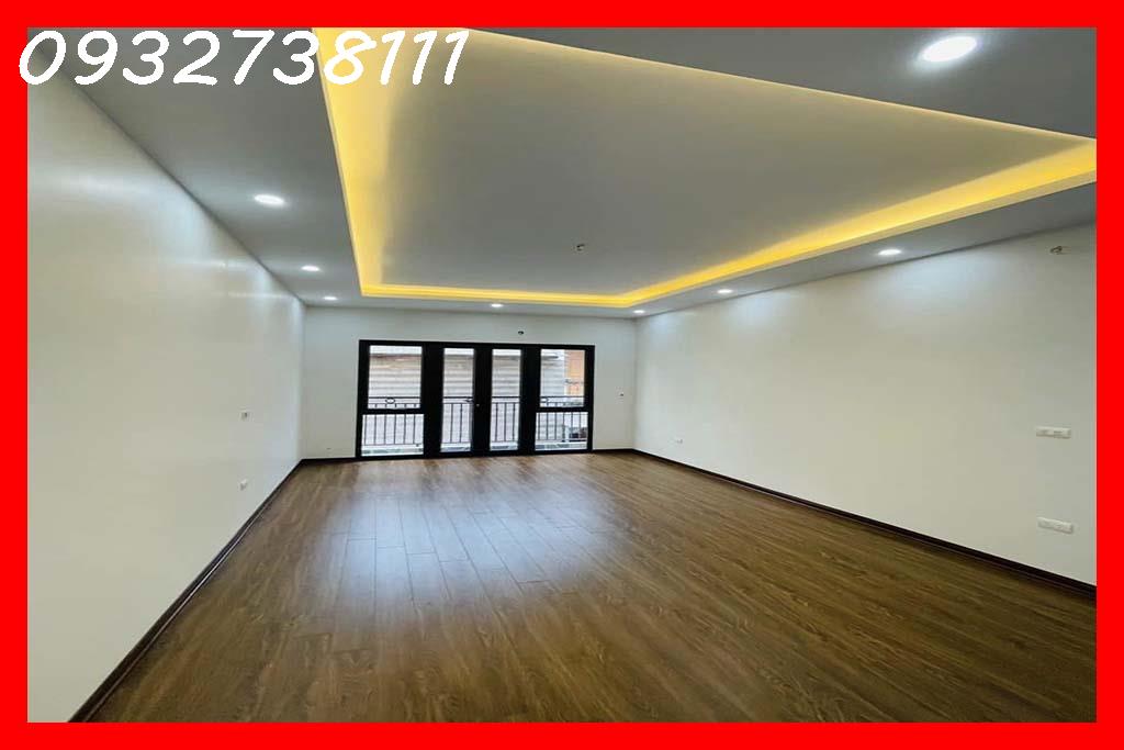 Cần bán nhanh nhà mới Gần Đường Láng, MT 4m, ba gác tránh, thang máy nhập khẩu