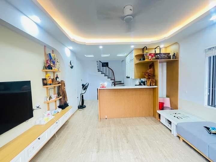 NHÀ ĐẸP LUNG LINH 35M - TẶNG NỘI THẤT - GARA Ô TÔ - LÔ GÓC_PHỐ CẦU DIỄN 4.3 TỶ