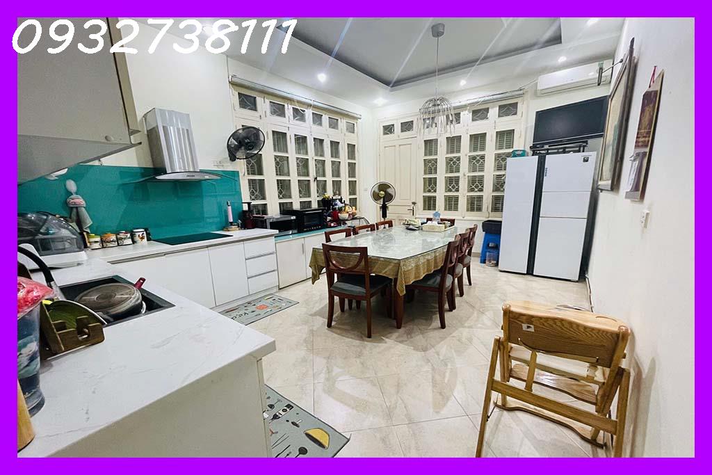 Bán gấp nhà phân lô Gần phố Chùa Láng, 61m2, 4 tầng, thang máy nhập khẩu, ô tô vào nhà, hơn 11 tỷ