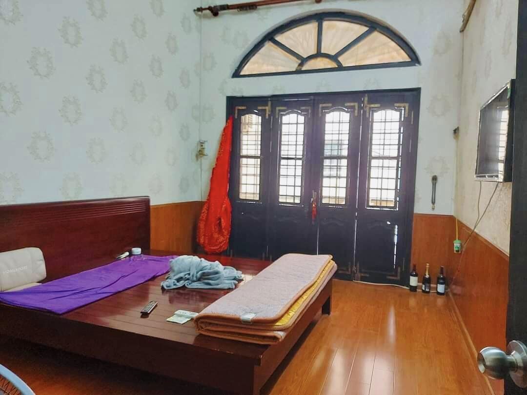 GẦN 6 TỶ - NGAY TRUNG TÂM CẦU GIẤY - GẦN PHỐ ĐÔNG ĐÚC TIỆN NGHI - NGÕ RỘNG