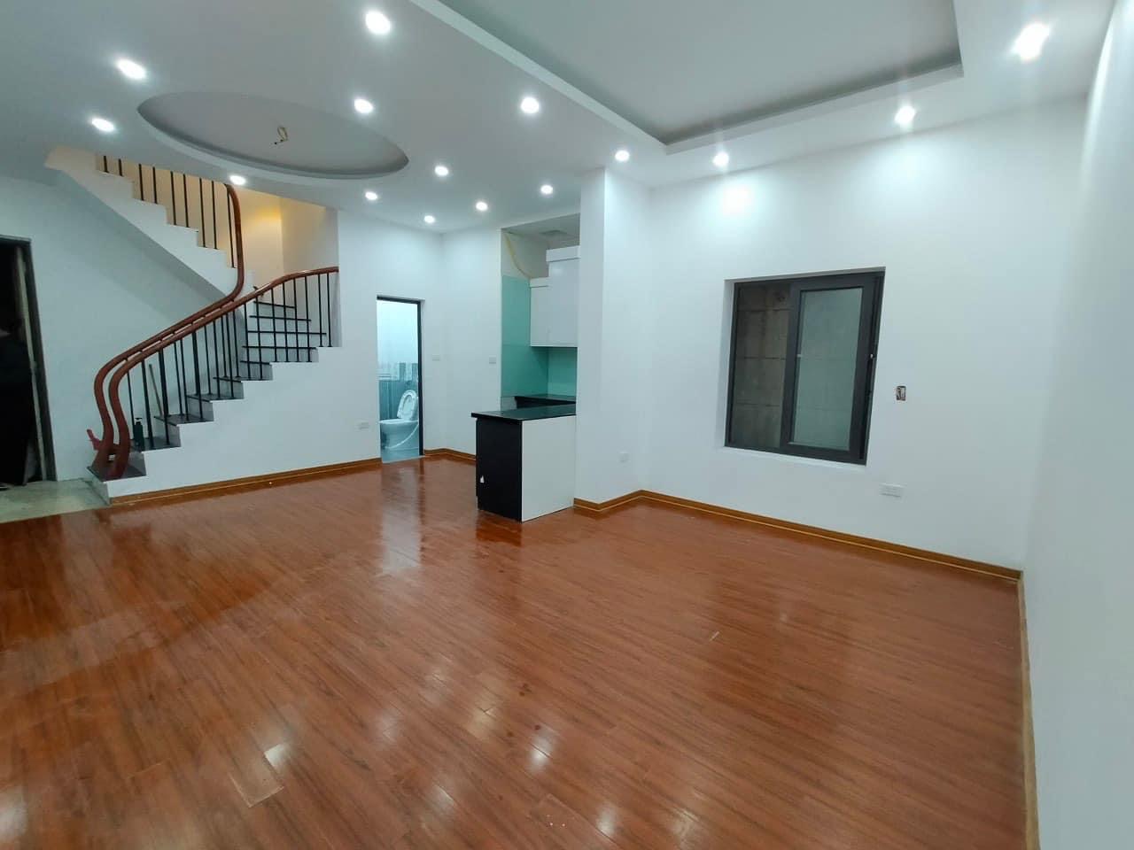 BÁN NHÀ NGUYỄN CHÍNH QUẬN HOÀNG MAI - 42M 3 TẦNG MT 4.9M - HƠN 2 TỶ DIỆN TÍCH RỘNG NHÀ ĐẸP ĐỦ CÔNG NĂNG CÁCH OTO 20M