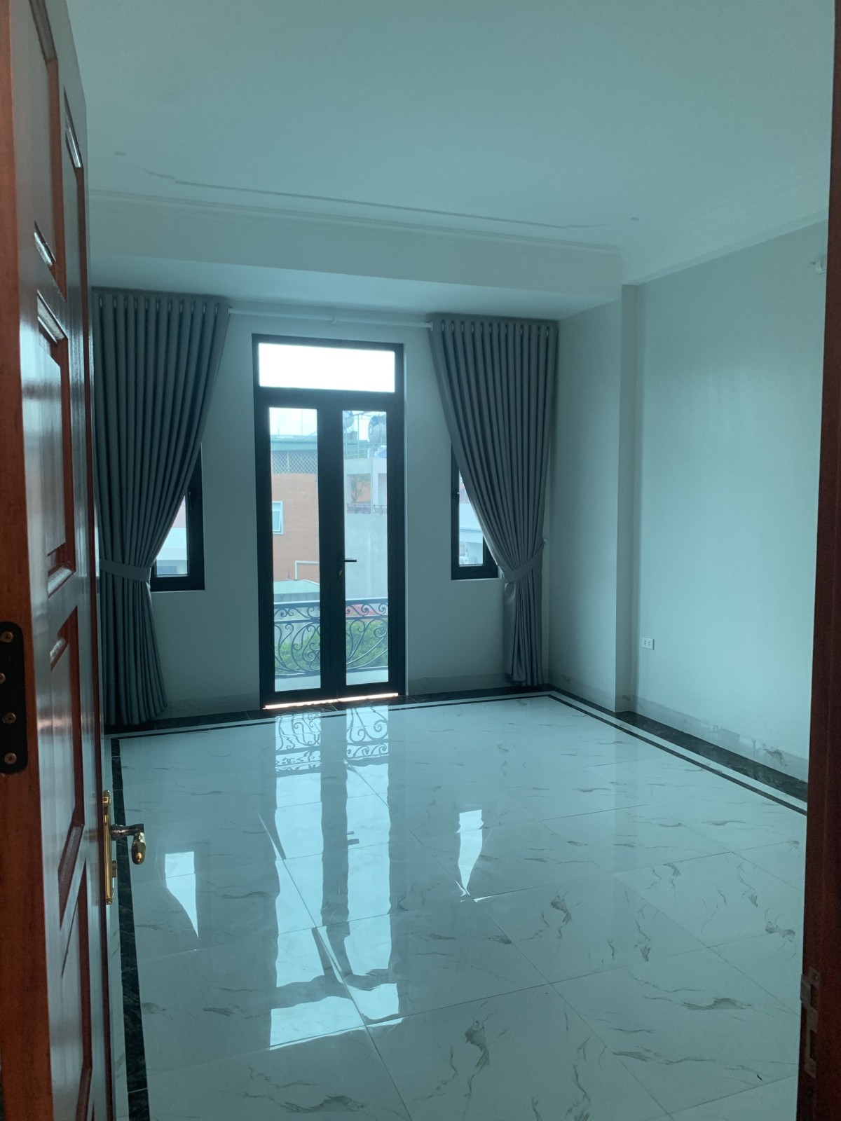 BÁN GẤP NHÀ PHỐ Ô TÔ TRÁNH 50 m2 x 5 tầng lê trọng tấn giá 8.5 tỷ