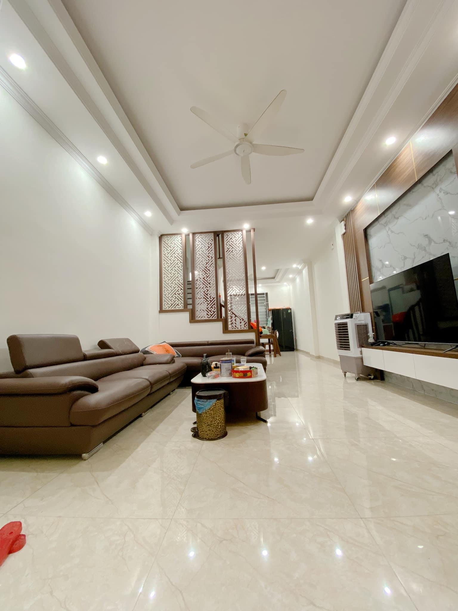 Nhà Đẹp, Lô Góc, 2 Thoáng, 100m ra Phố Trần Thái Tông 50m2 - 6 Ngủ Nhỉnh 6 Tỷ