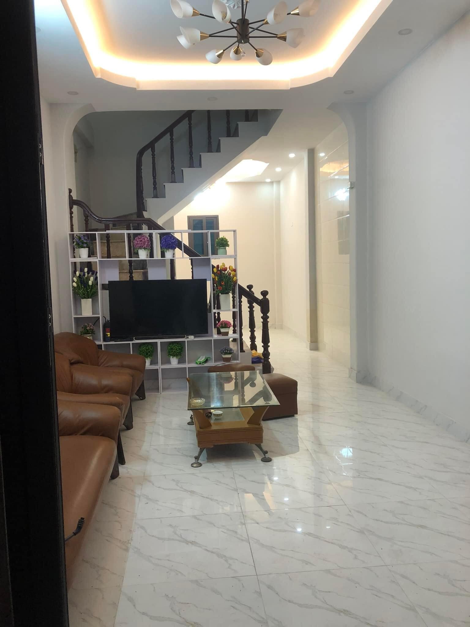 TRUNG TÂM CẦU GIẤY - 20M RA Ô TÔ -NHÀ ĐẸP THOÁNG-XÂY CHẮC CHẮN - NHỈNH 5 TỶ