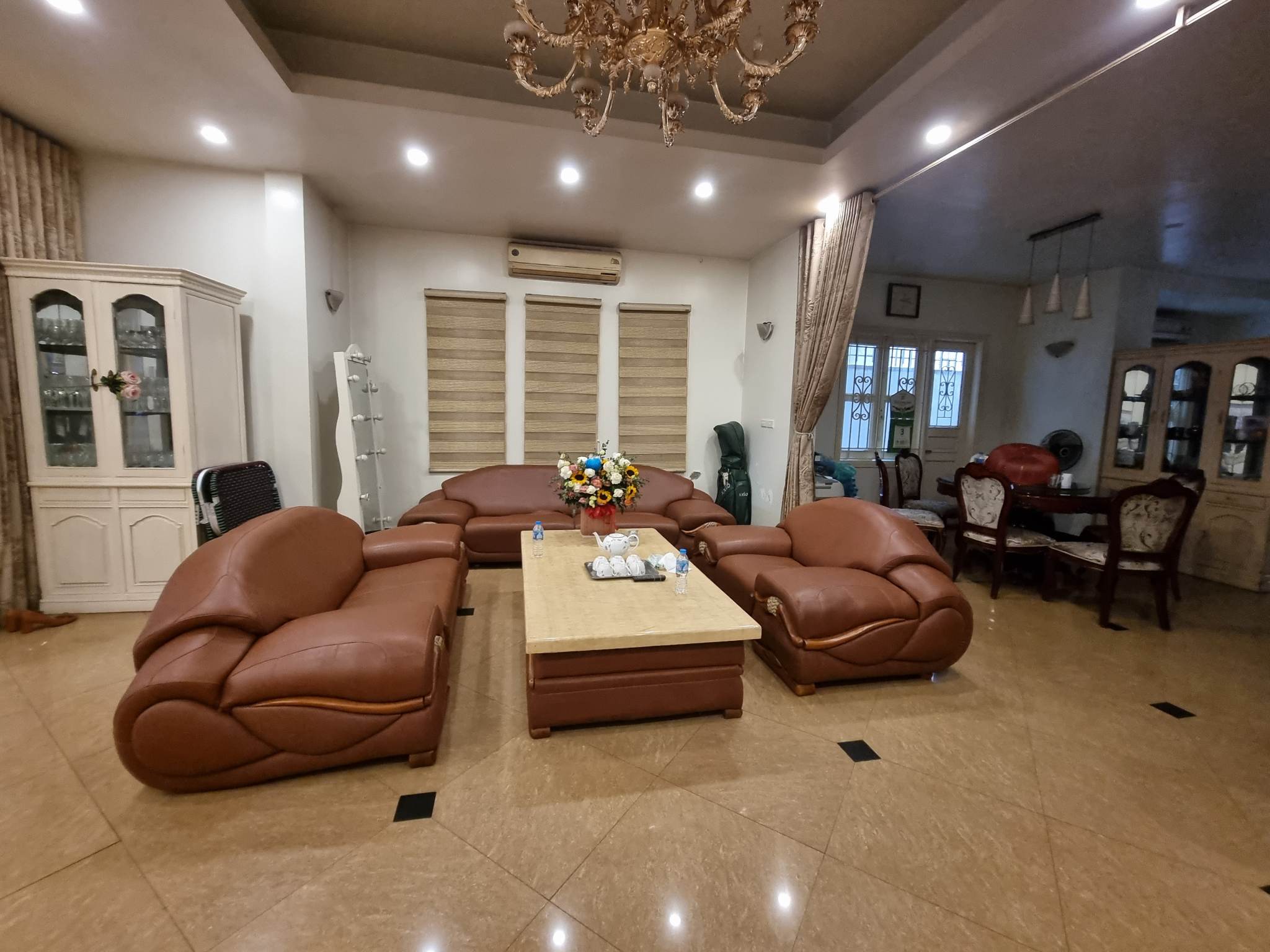 BÁN NHÀ Làng Quốc tế Thăng Long, Cầu Giấy, 205m2, oto, KD, 43 tỷ, yen1