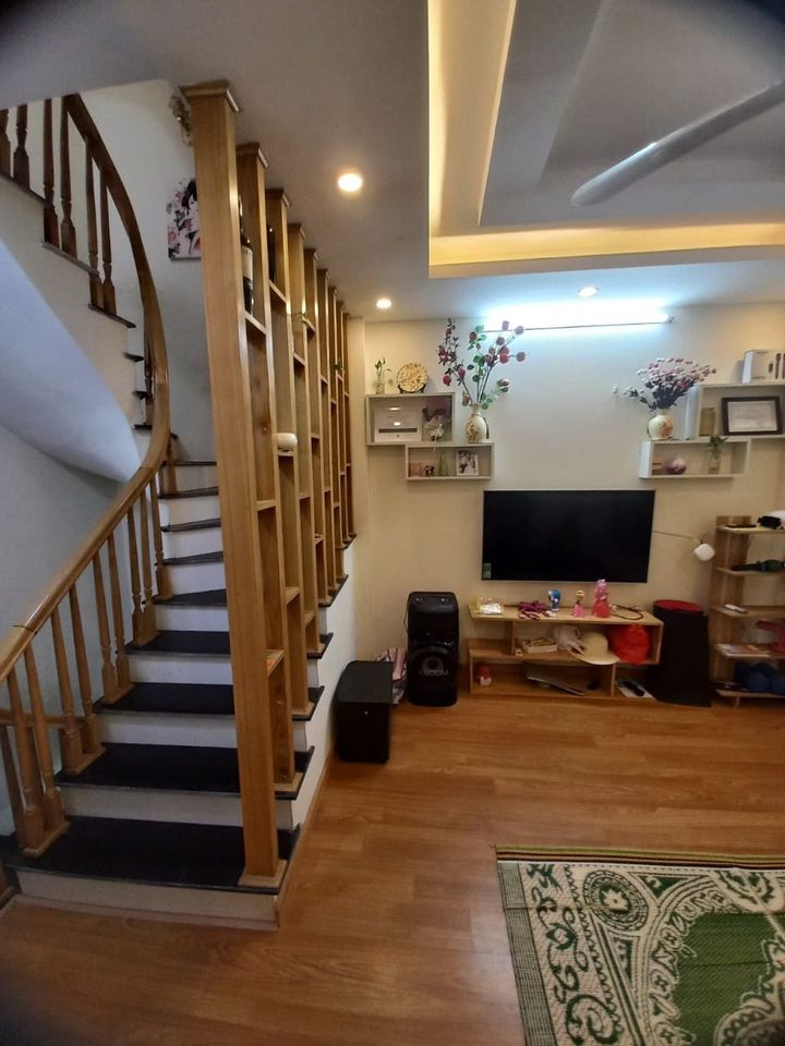 Chính chủ bán nhà Đường Láng 40m2 giá 3,8 tỷ. Vị trí đẹp, an ninh tốt