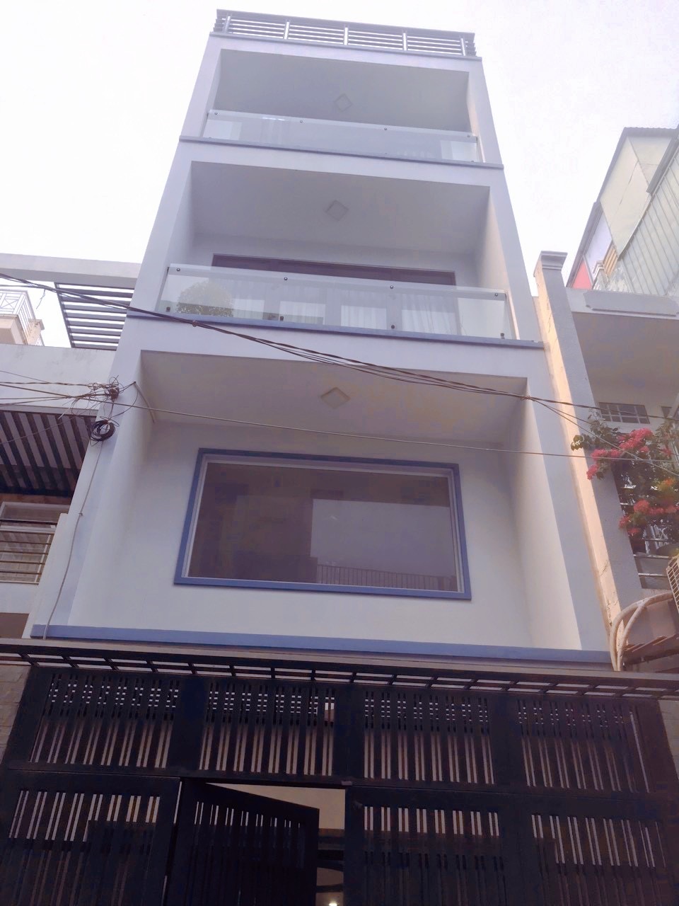 Tân Bình Bành Văn Trân - 4m2 x 16 - 4 Tầng ÔTÔ vào nhà - 5 PN - 6 WC - Giá 11.5 tỷ.