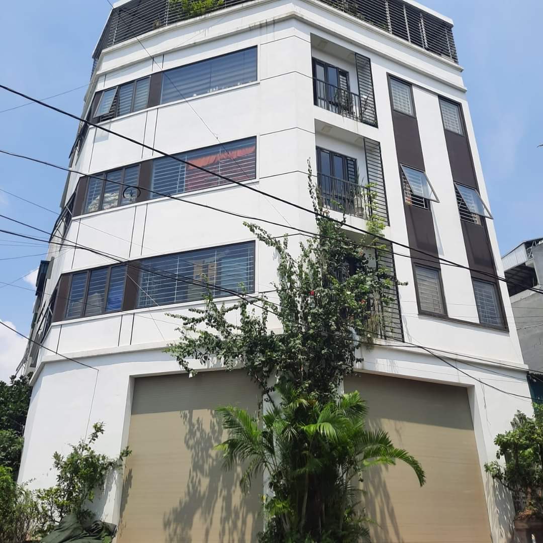 Toà nhà văn phòng Lạc Long Quân tầng thang máy, vỉa hè, đường rộng 12m, 106m chỉ 21.5 tỷ