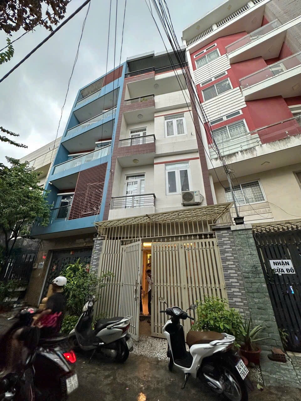 Bán nhà hẻm xe hơi 6m thông đường Tân Sơn Nhì,DT:4.8x11m đúc 3 lầu giá 6 tỷ