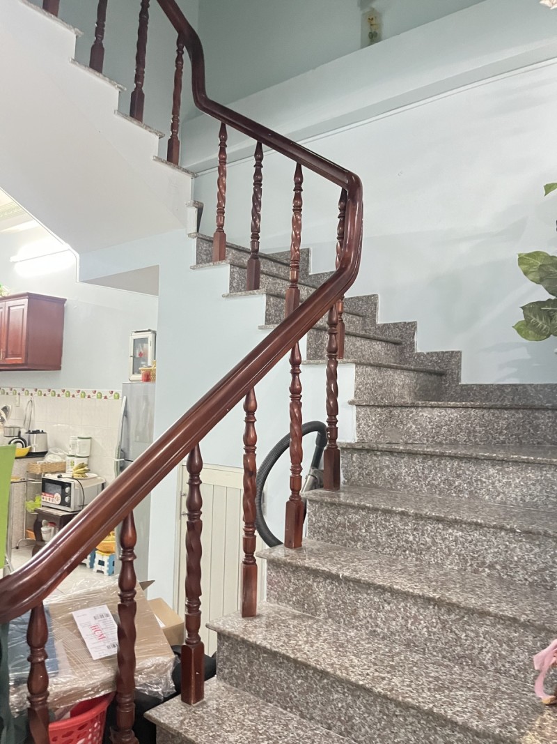 Nhà giá rẻ CMT8, Quận 10, 4x15 nở hậu, 3 tầng, chỉ 6 tỷ 900