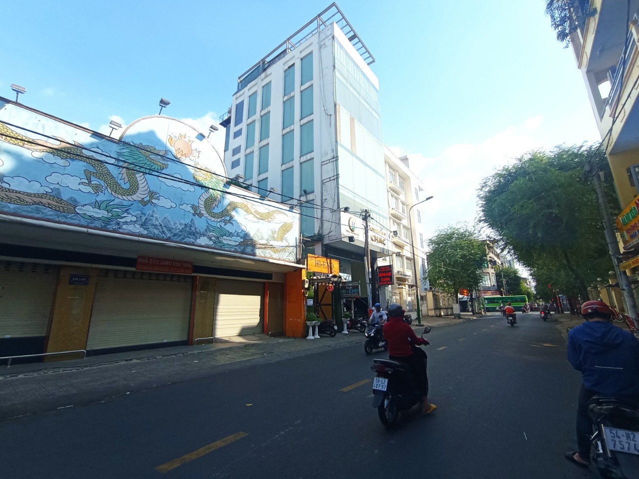 Bán nhà đường Cô Bắc Quận 1. DT: 4x18m, nhà trệt 3 lầu sân thượng giá 25 tỷ TL