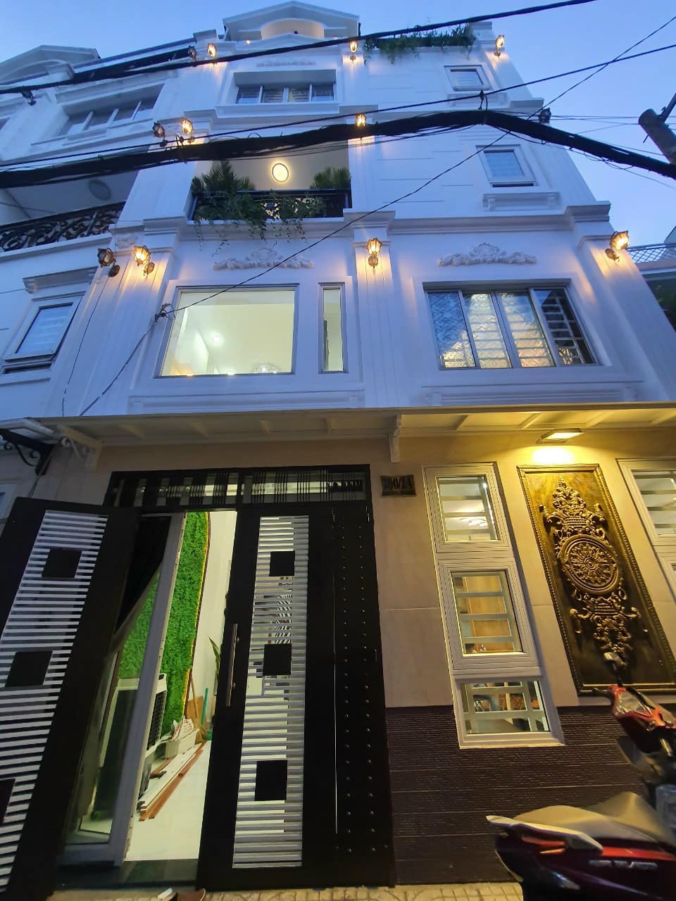 TRUNG TÂM GÒ VẤP-CỰC PHẨM 5 TẦNG-TẶNG TOÀN BỘ NỘI THẤT XỊN - HXH CÁCH MT QUANG TRUNG 1 CĂN-NGANG KHỦNG 6M-DT 42M2