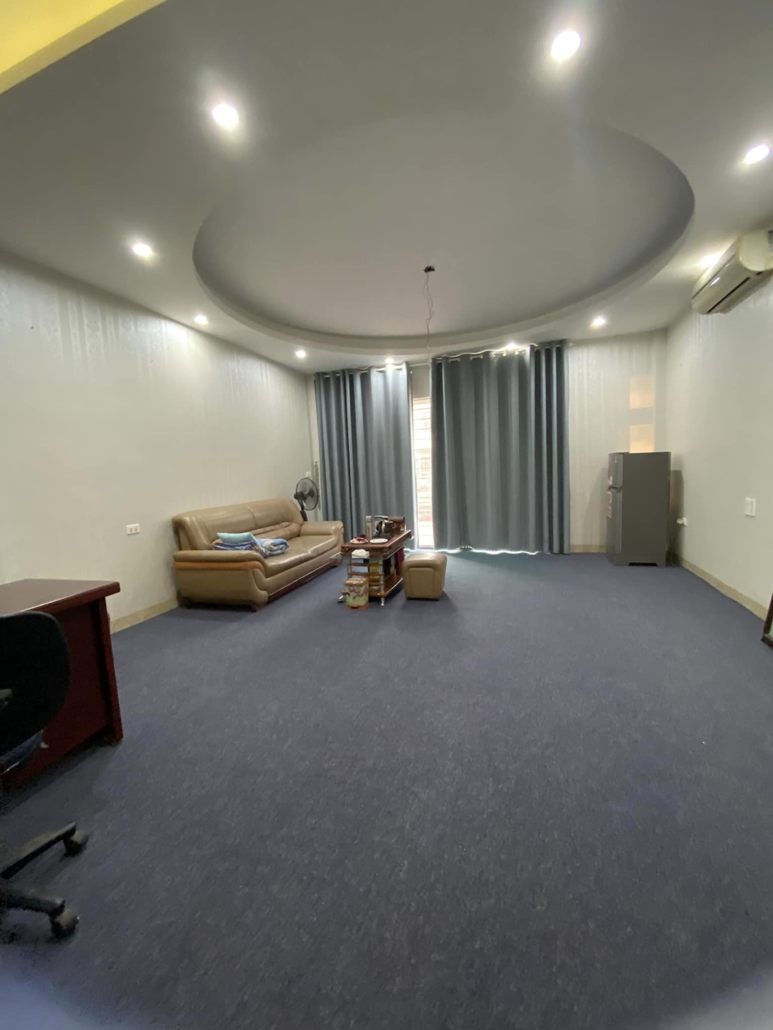 Bán Nhà Phố Trần Quốc Hoàn, Mặt Ngõ Ô Tô Tránh, 2 Mặt Thoáng KD 55m2 x 5m MT, 4Tầng 13.5 tỷ